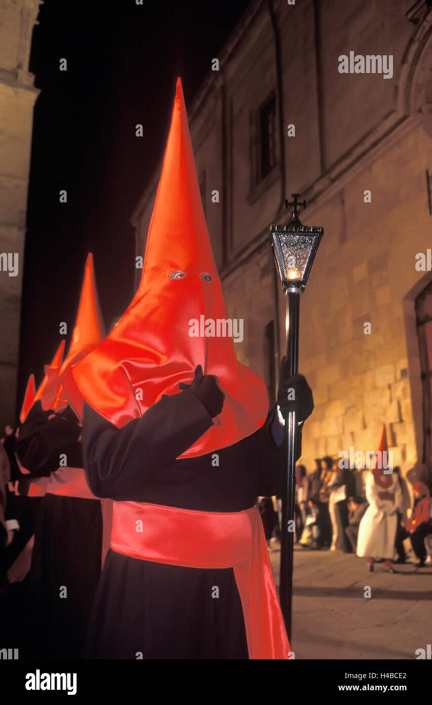 Pénitents sur semaine sainte procession, semana santa, Salamanca, Castilla Leon, Espagne Banque D'Images