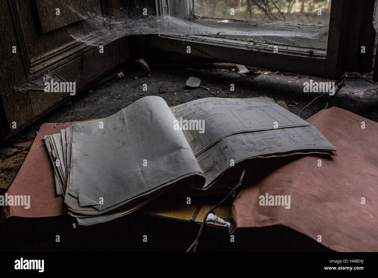 Les documents anciens à la fenêtre Banque D'Images