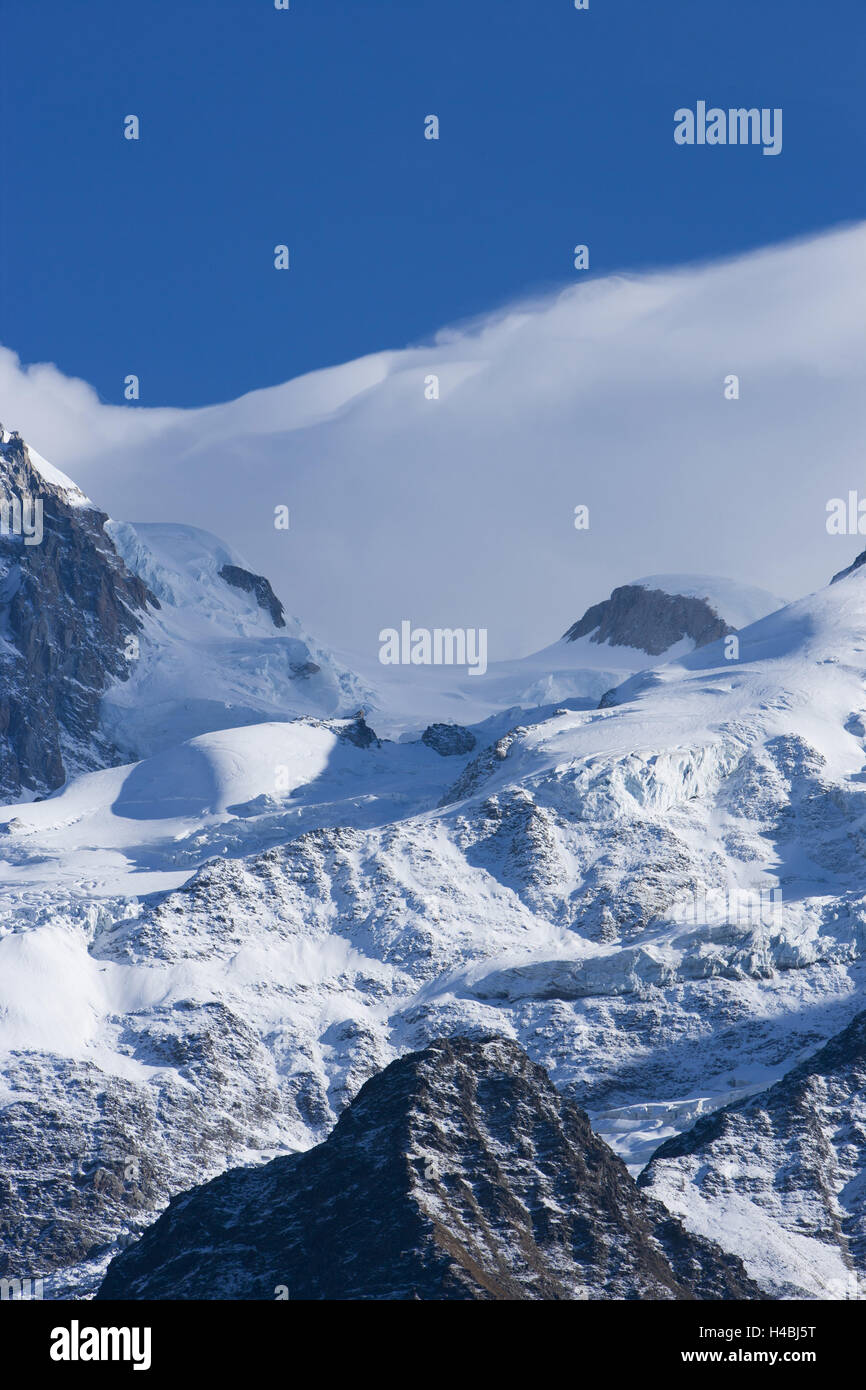 Le plateau des Pyramides et ses imposants murs de glace. - Photo de Chalet du Glacier des Bossons, Chamonix