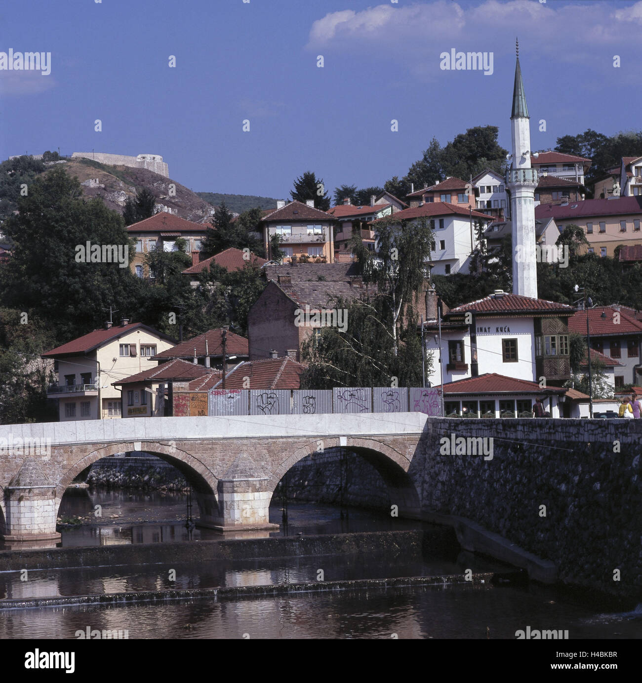 Bosnie-herzégovine, Sarajevo, la rivière Miljacka, vue sur la ville, Banque D'Images