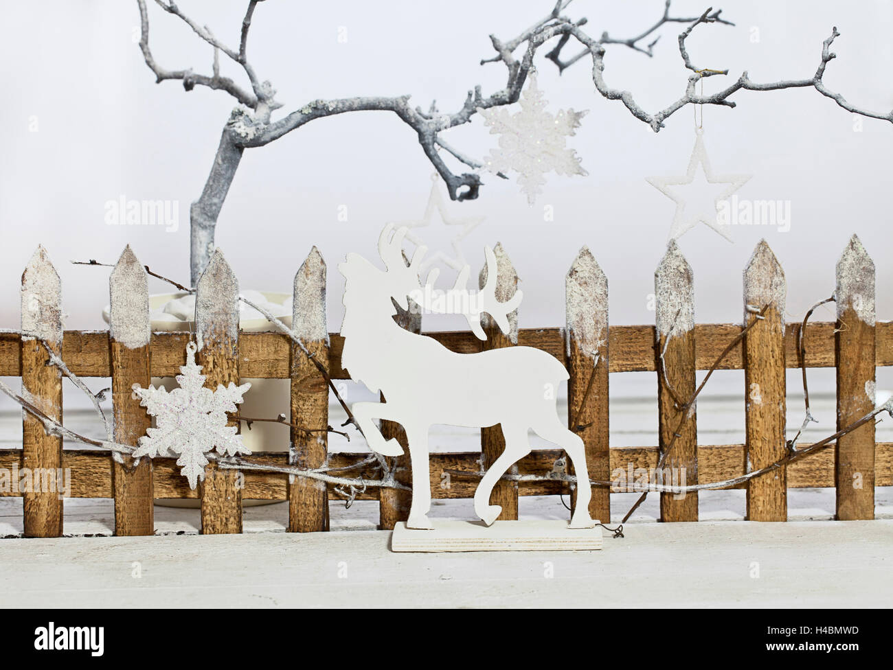 Décoration de Noël et de décoration clôture avec deer Banque D'Images