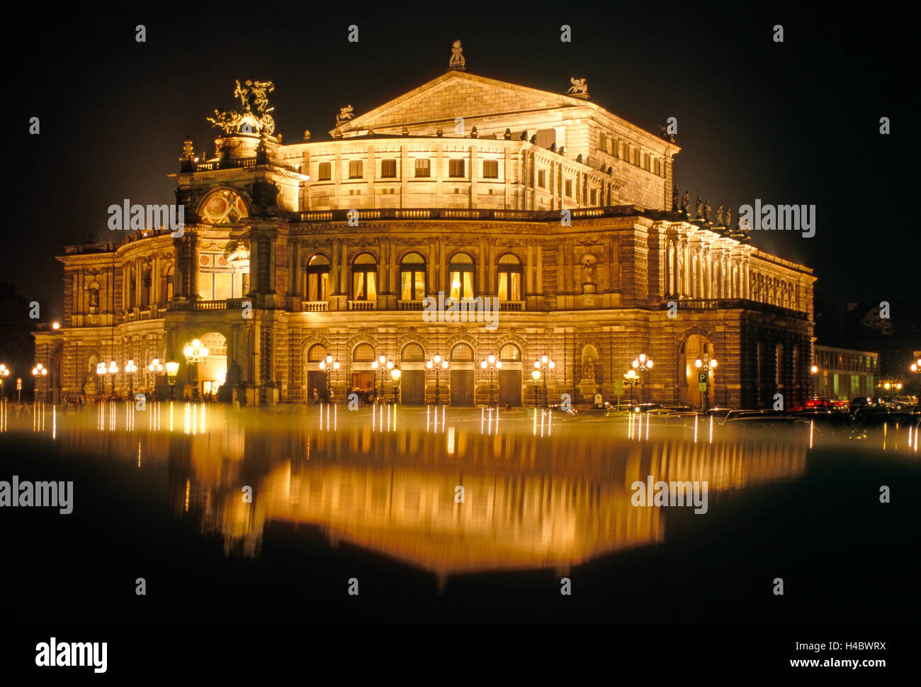 Semperoper, Place du théâtre baroque, Dresde, soir atmosphère, réflexion, Banque D'Images