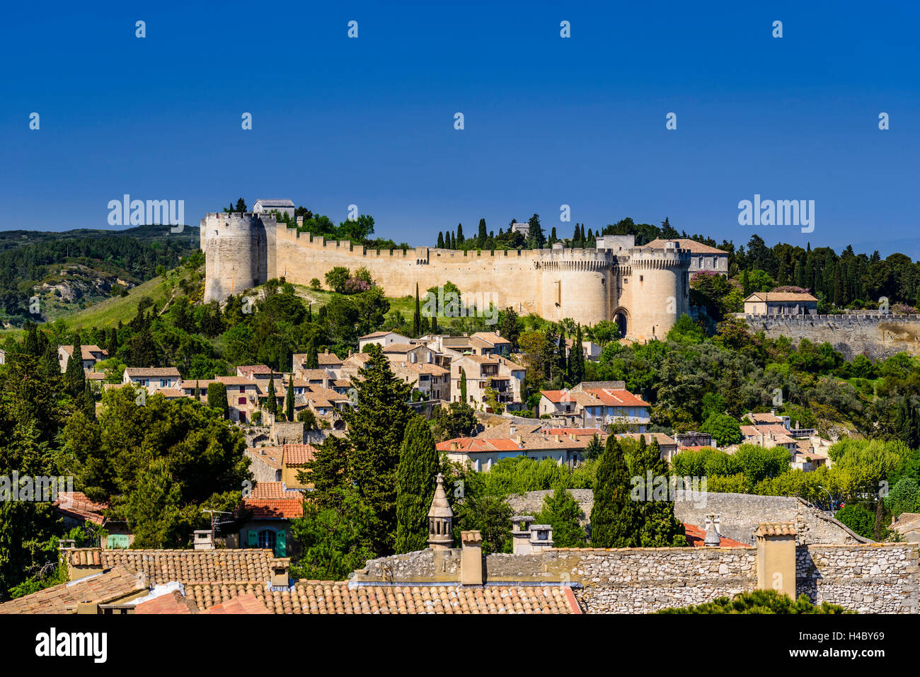 France, Languedoc-Roussillon, Gard, Villeneuve lez Avignon, vieille ville avec le fort Saint André, vue à partir de la Tour Philippe le Bel Banque D'Images