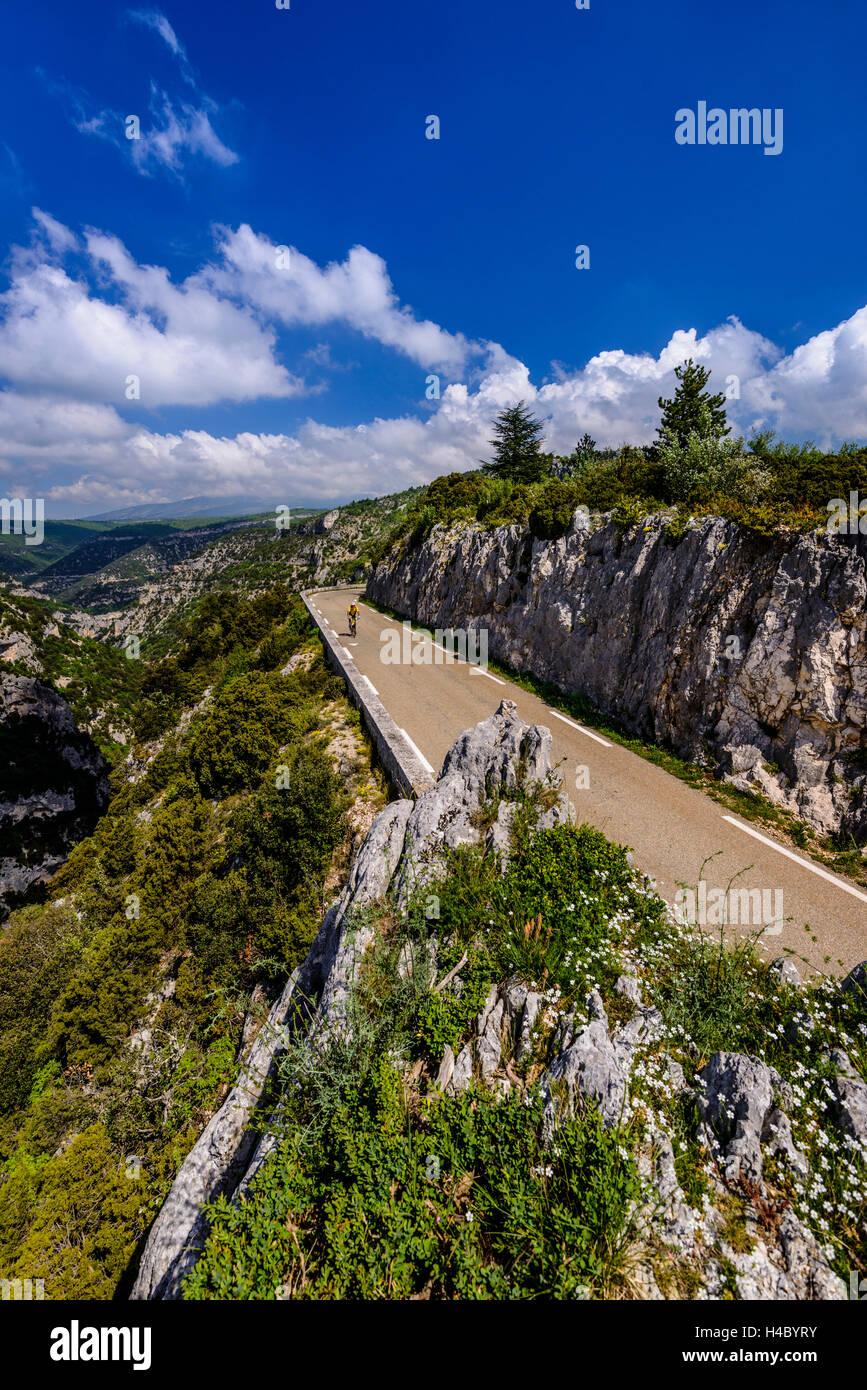 France, Provence, Vaucluse, Monieux, de la Nesque, point de vue Rocher du Cire Photo France, Provence, Vaucluse, Monieux, de la Nesque, point de vue Rocher du Cire Photo