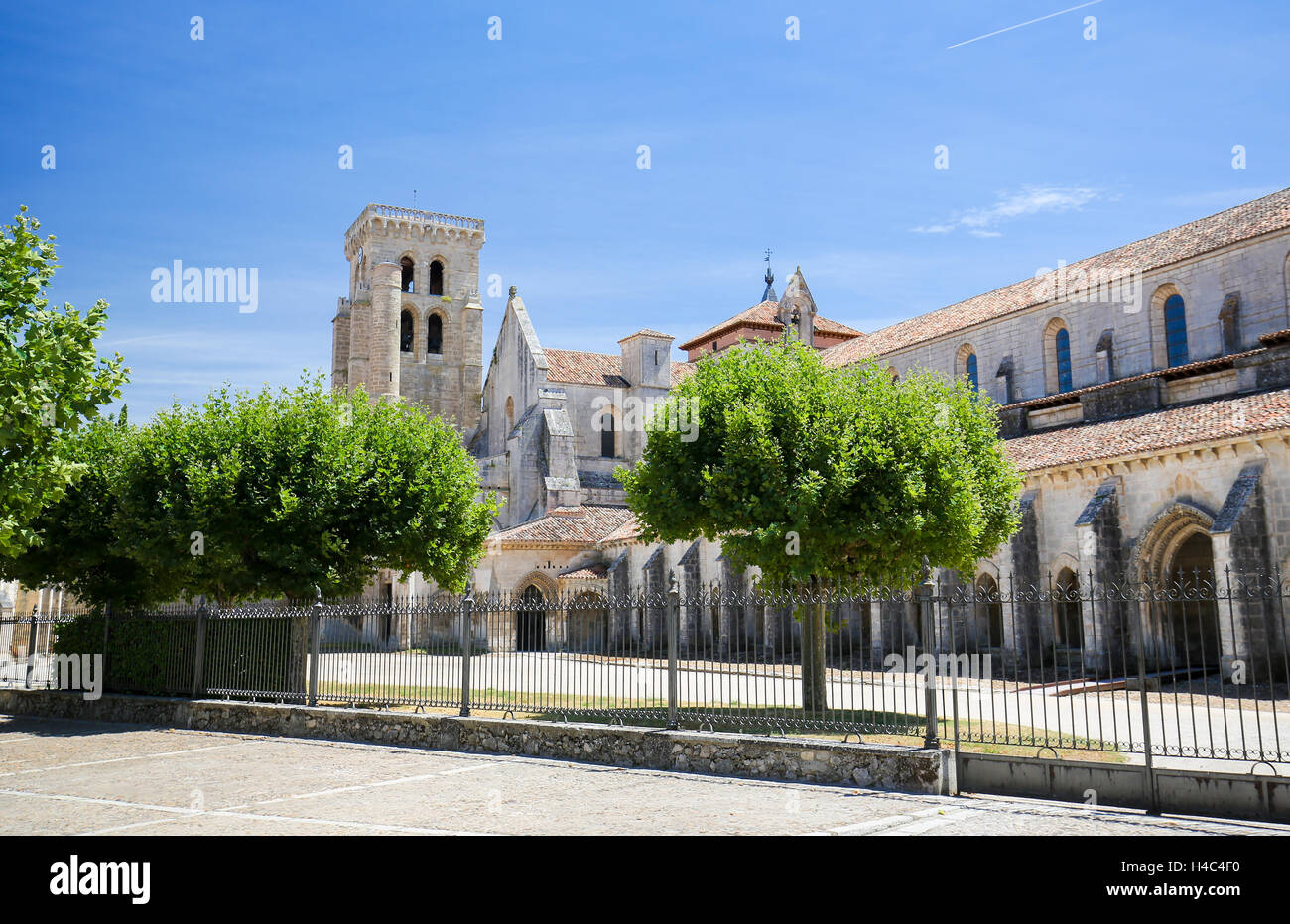 L'Abbaye de Santa Maria la Real de Las Huelgas est un monastère de moniales cisterciennes situé près de Burgos en Espagne. C'est le site o Banque D'Images