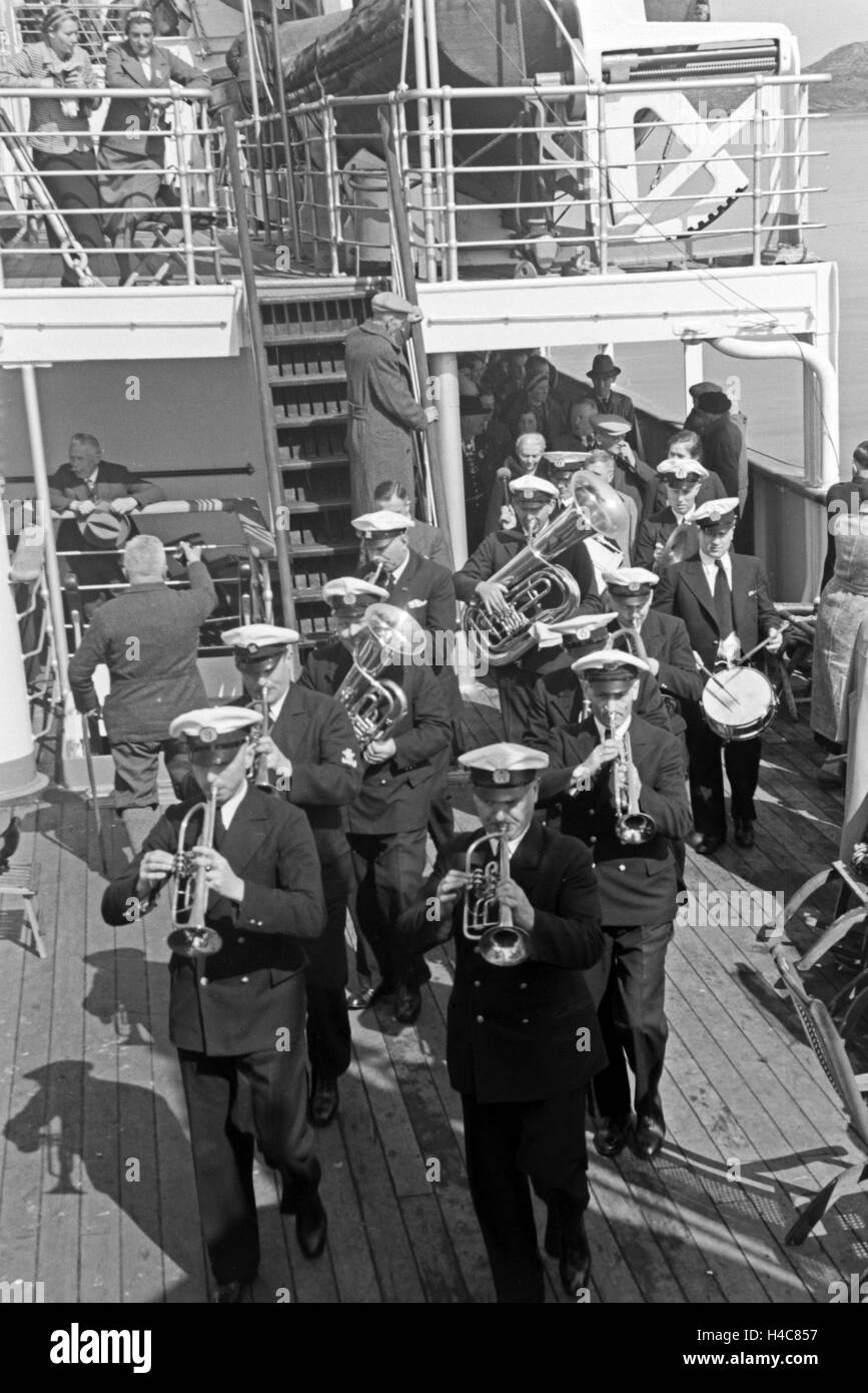 KdF Nordlandfahrt Passagiere auf der nach Norwegen mit dem Schiff Wilhelm Gustloff', '1930er Jahre Deutschland. Passager de la croisière vers la Norvège avec le KdF navire 'Wilhelm Gustloff', Allemagne 1930 Banque D'Images