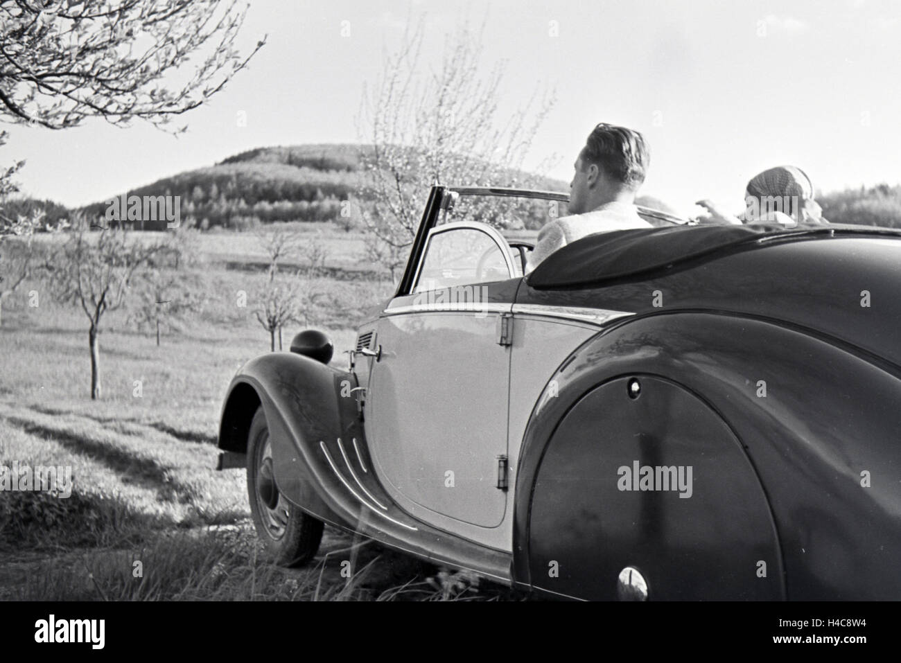 Ein Ausflug mit dem Ford Eifel, Deutsches Reich 1930er Jahre. Une excursion avec la Ford Eifel, Allemagne 1930 Banque D'Images