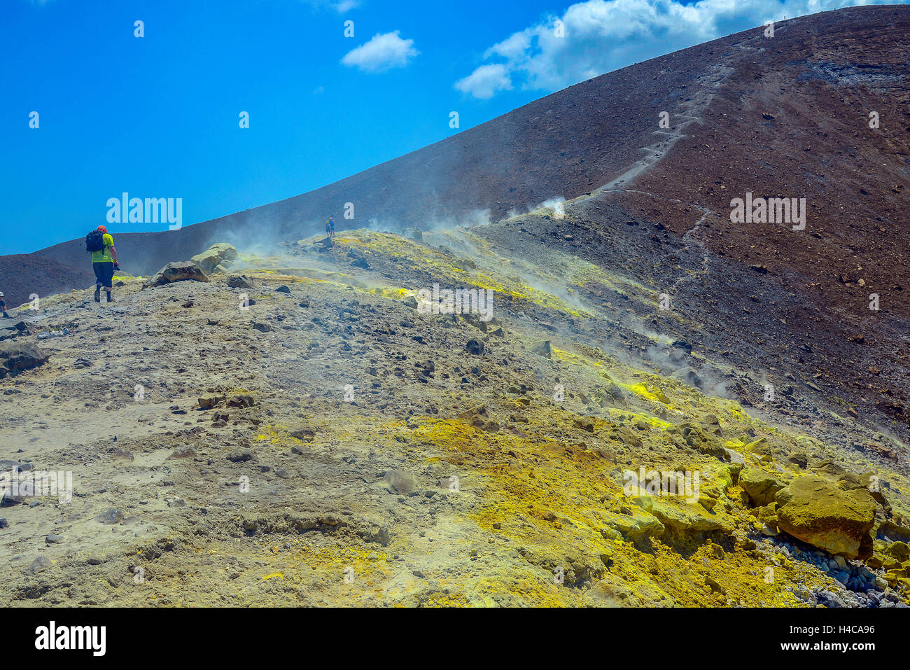Italie Sicile Iles Eoliennes Ile Vulcano Île Volcan fumerolles riches — free download