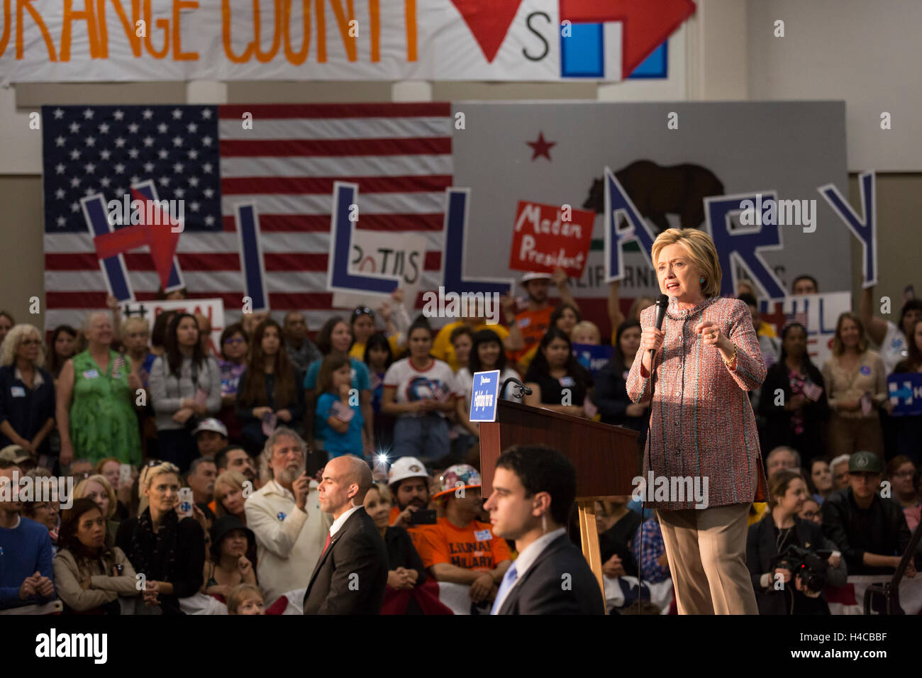 Hillary Clinton rallyes avant de devenir le principal Califorina candidat démocrate dans sa course vers la présidence le 25 mai 2016 à Buena Park, en Californie. Banque D'Images