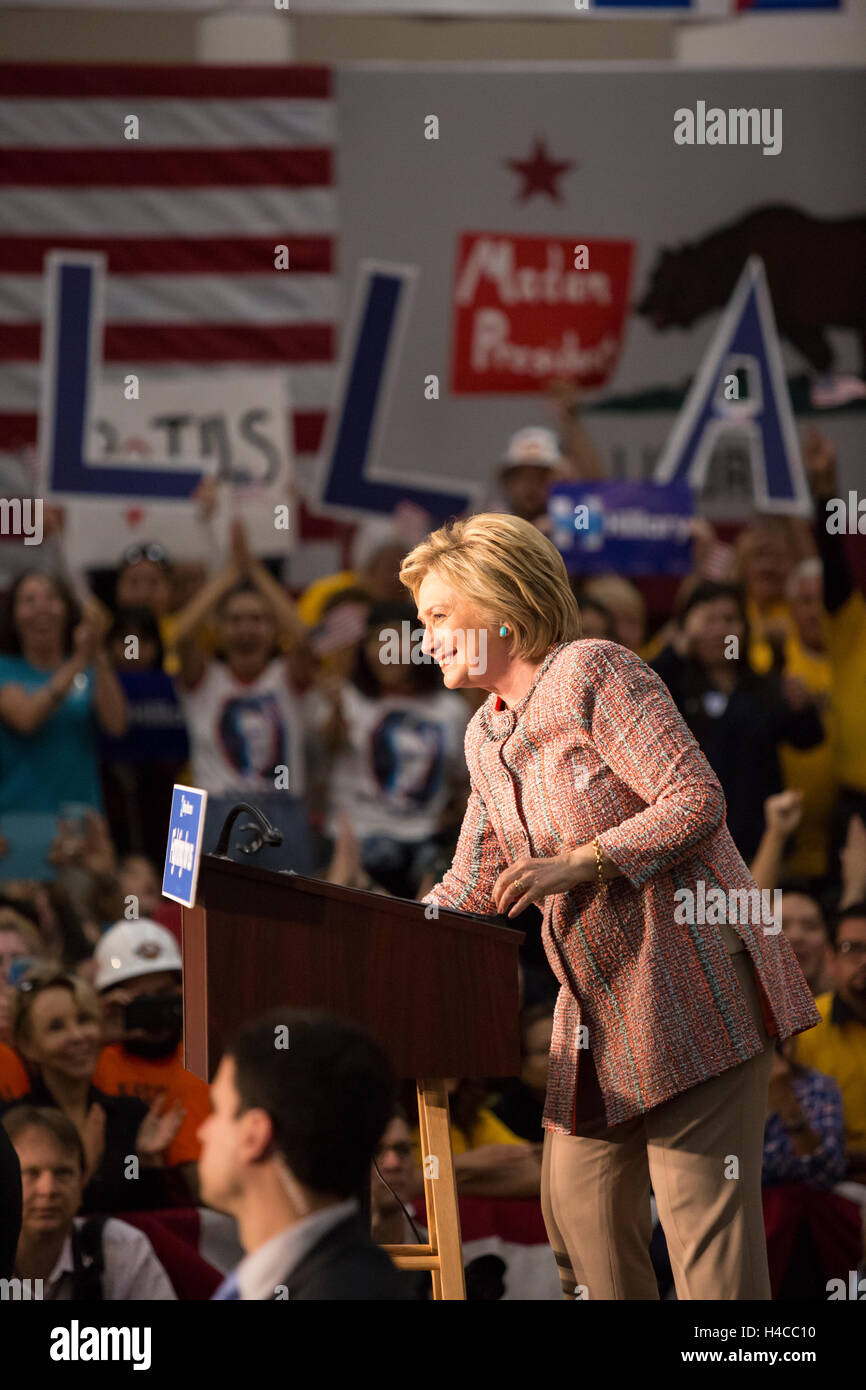 Hillary Clinton rallyes avant de devenir le principal Califorina candidat démocrate dans sa course vers la présidence le 25 mai 2016 à Buena Park, en Californie. Banque D'Images