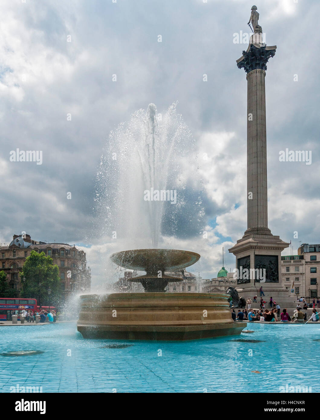 Grande Bretagne, Londres, "Trafalgar Square", puits, jet, Nelsonsäule, le pilier rappelle à l'amiral Horatio Nelson à la bataille de Trafalgar en 1805 la mort trouvé Banque D'Images