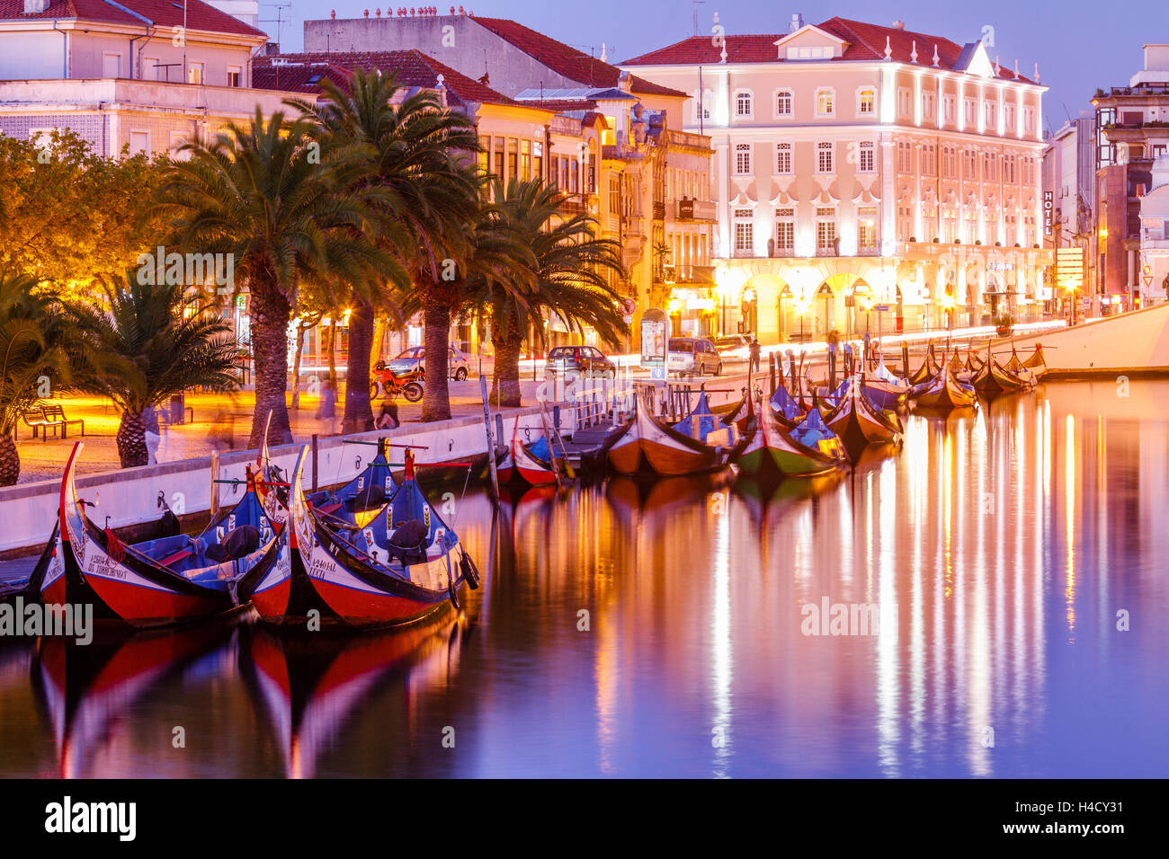 Coucher du soleil sur la ville d'Aveiro, Portugal. Banque D'Images