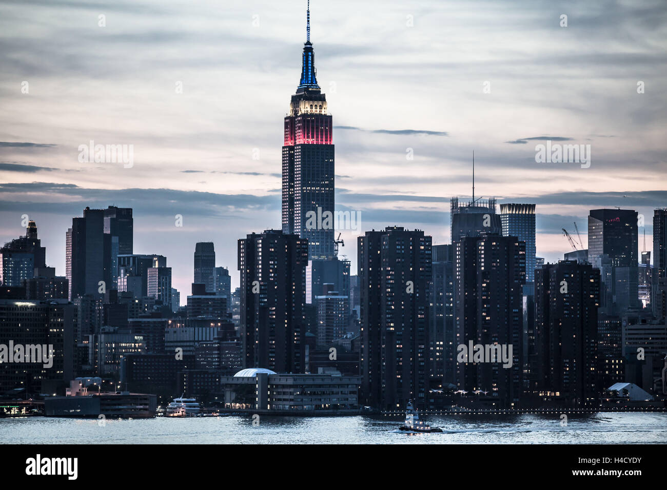 L'Amérique, USA, New York, Skyline, Empire State Building, soir Banque D'Images