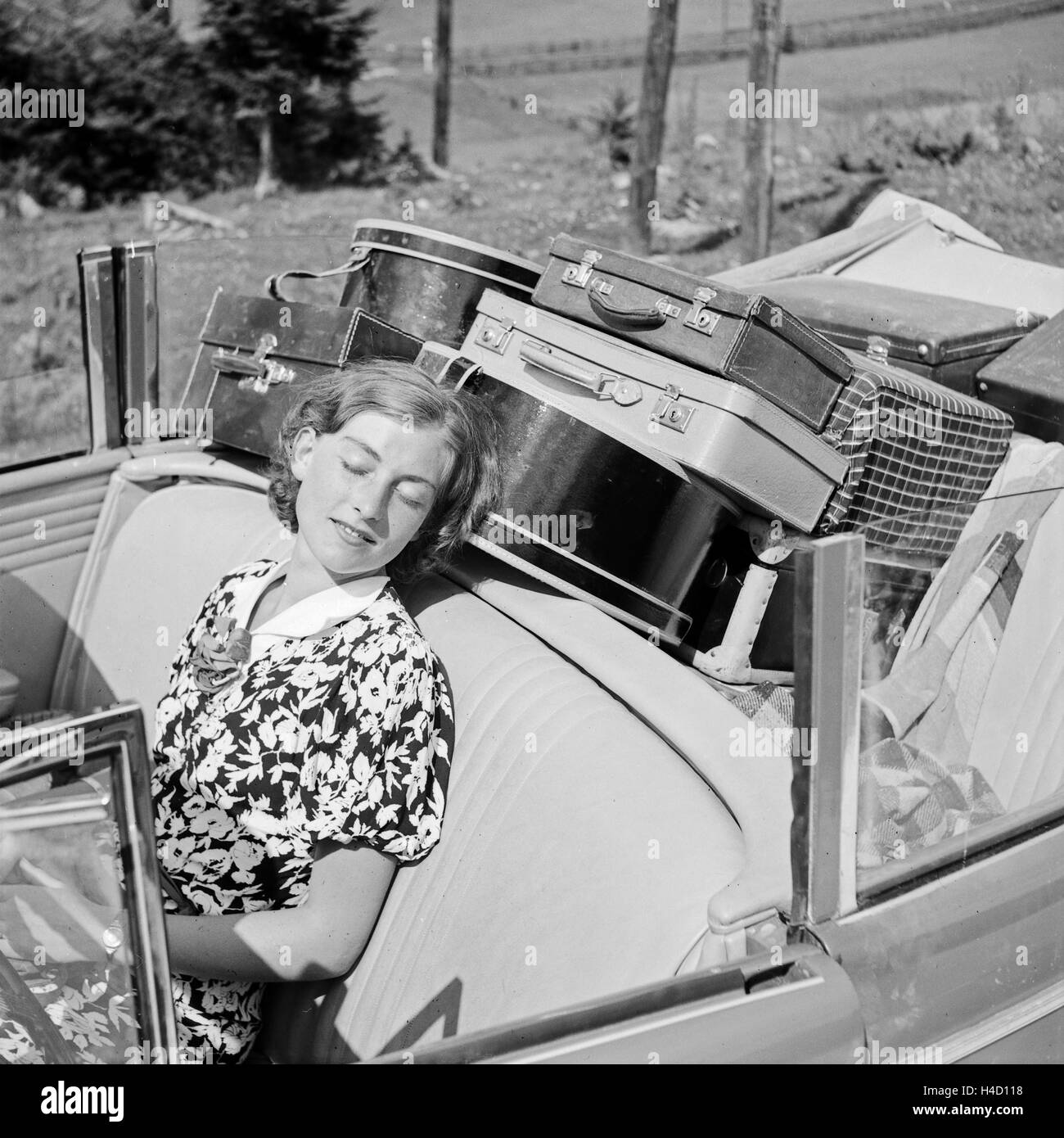 Mit dem Opel Olympia unterwegs in der Wachau in Österreich, Deutschland 1930 er Jahre. Sur la route avec un modèle Opel Olympia à la zone de Wachau en Autriche, l'Allemagne des années 1930. Banque D'Images