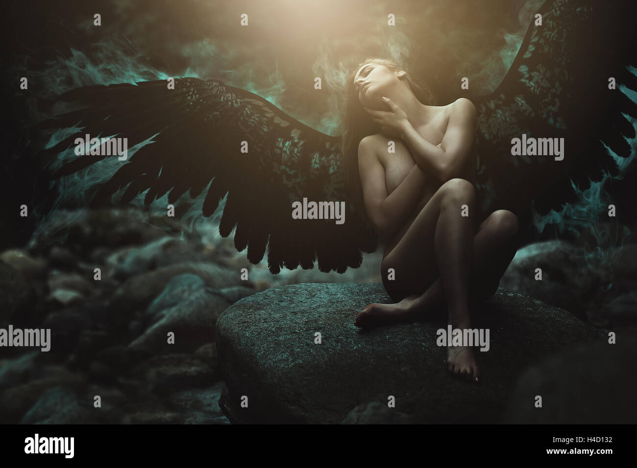 Ange avec ailes noires . Manipulation fantastique Banque D'Images