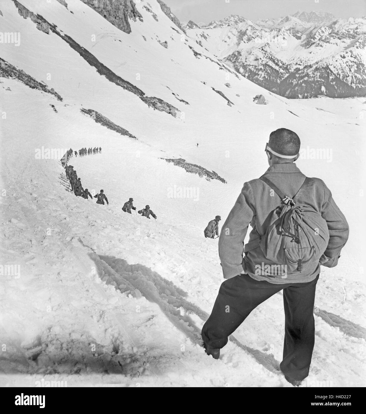 Ein Ausflug à ein Skigebiet in Bayern, Deutsches Reich 1930er Jahre. Un voyage d'une région de ski en Bavière, Allemagne, 1930. Banque D'Images