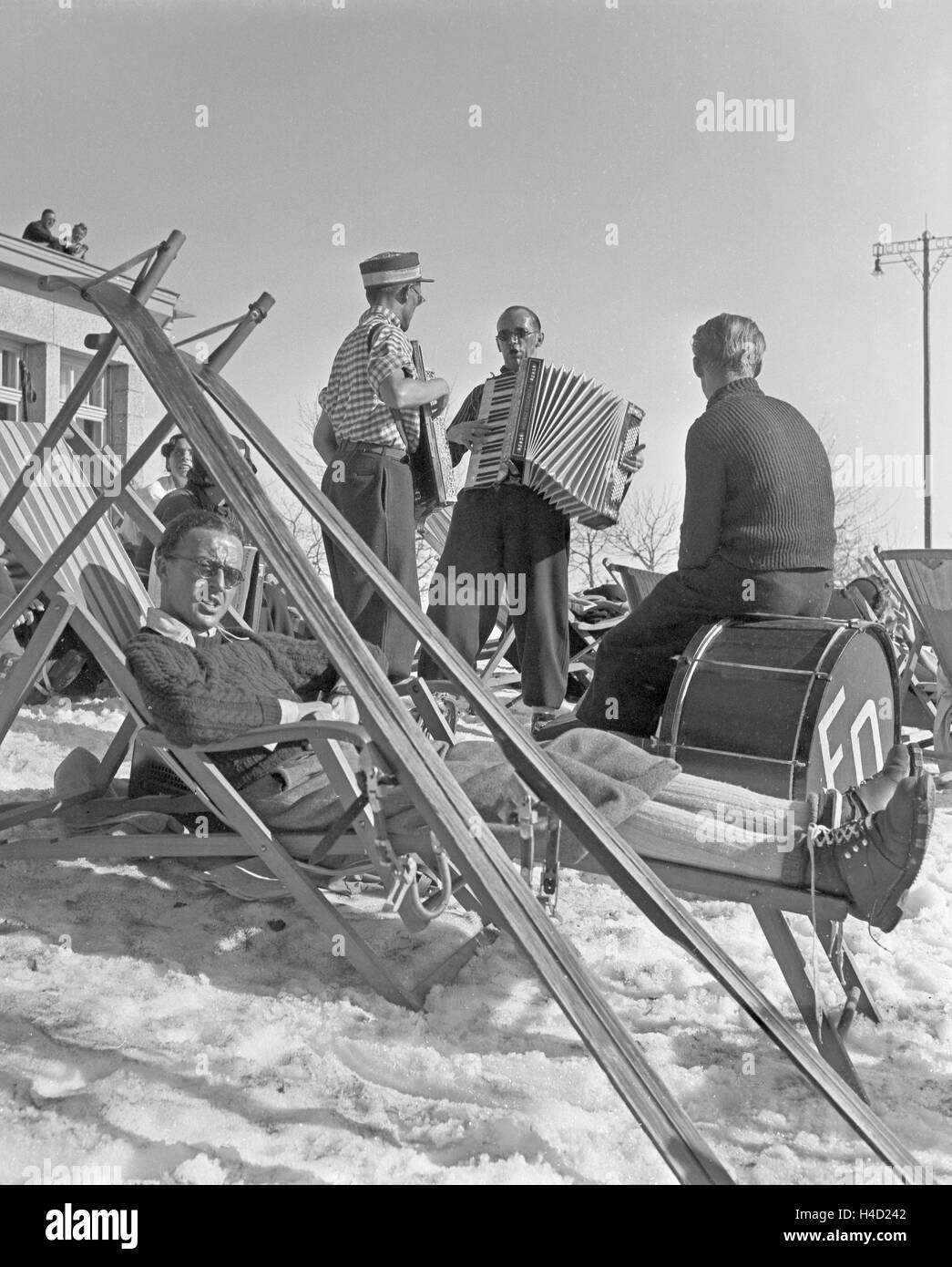 Skigebiet am Feldberg im Schwarzwald, Deutsches Reich 1930er Jahre. Région de ski au Mont Feldberg en Forêt-Noire, Allemagne 1930. Banque D'Images