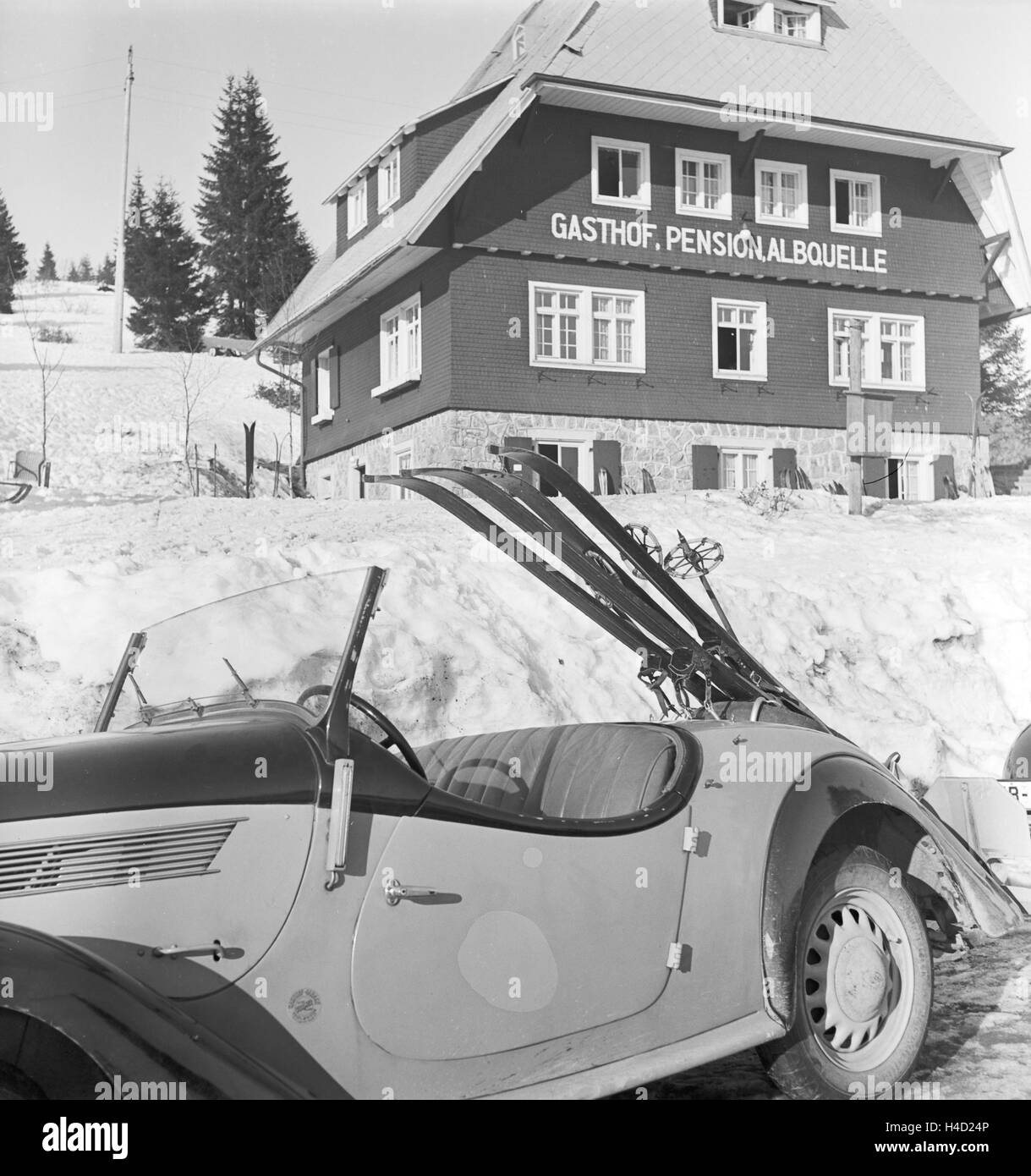 Skigebiet am Feldberg im Schwarzwald, Deutsches Reich 1930er Jahre. Région de ski au Mont Feldberg en Forêt-Noire, Allemagne 1930. Banque D'Images