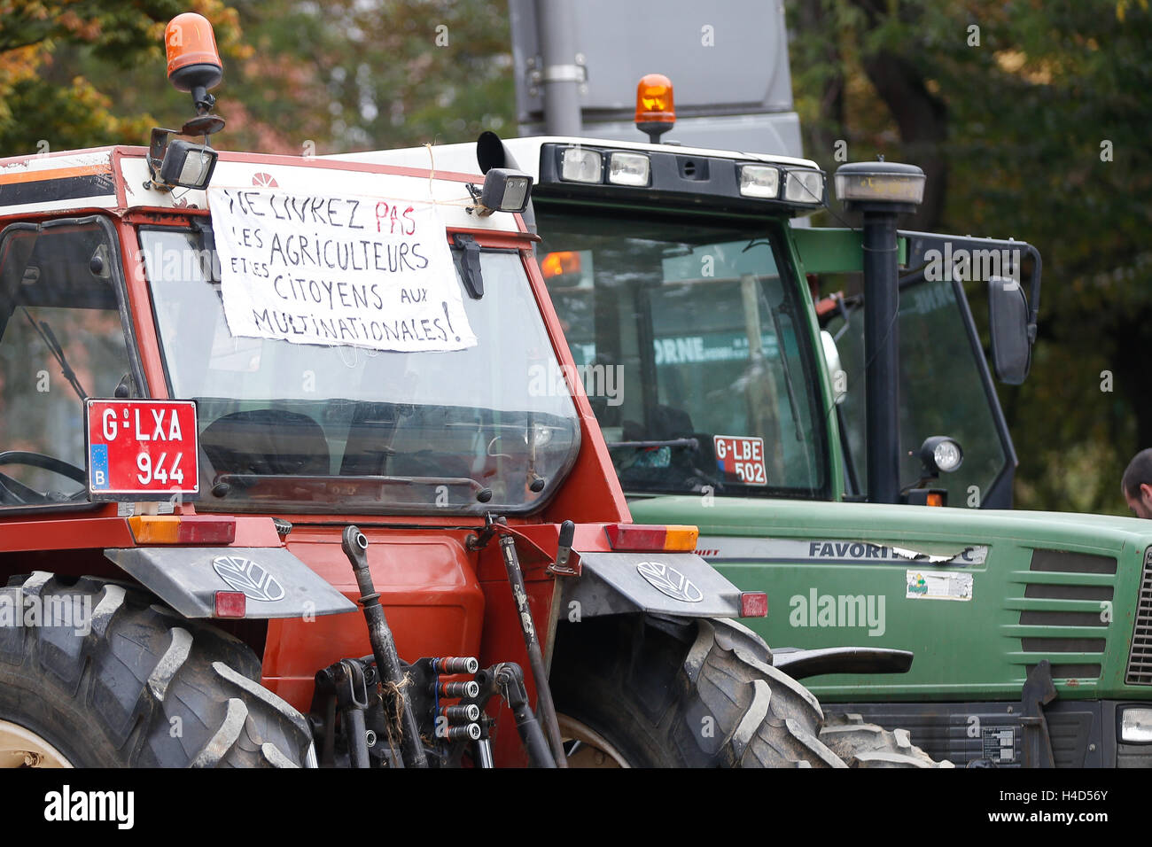 L'illustration montre un FUGEA, fédération des éleveurs et agriculteurs l'action en amont d'une session plénière du Parlement Wallon à Namur, le vendredi 14 octobre 2016. BELGA PHOTO : BRUNO FAHY Banque D'Images