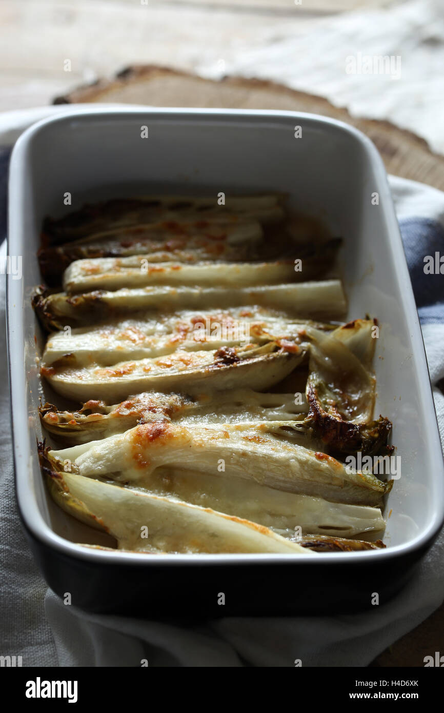 Les endives au gratin Banque D'Images