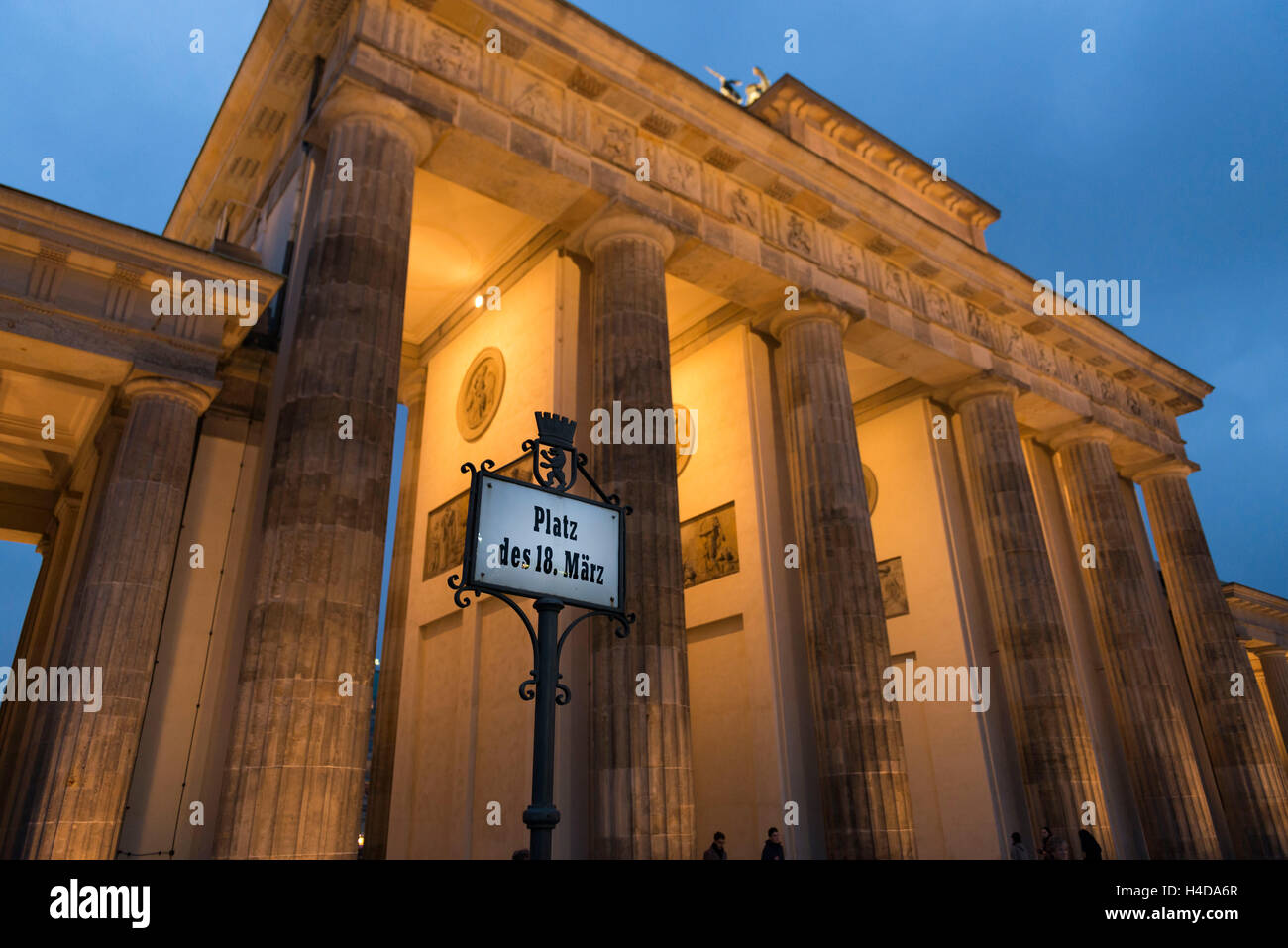 Allemagne, Berlin, à la porte de Brandebourg, le temps de construction en 1788 - en 1791, signer, square du 18 mars Banque D'Images