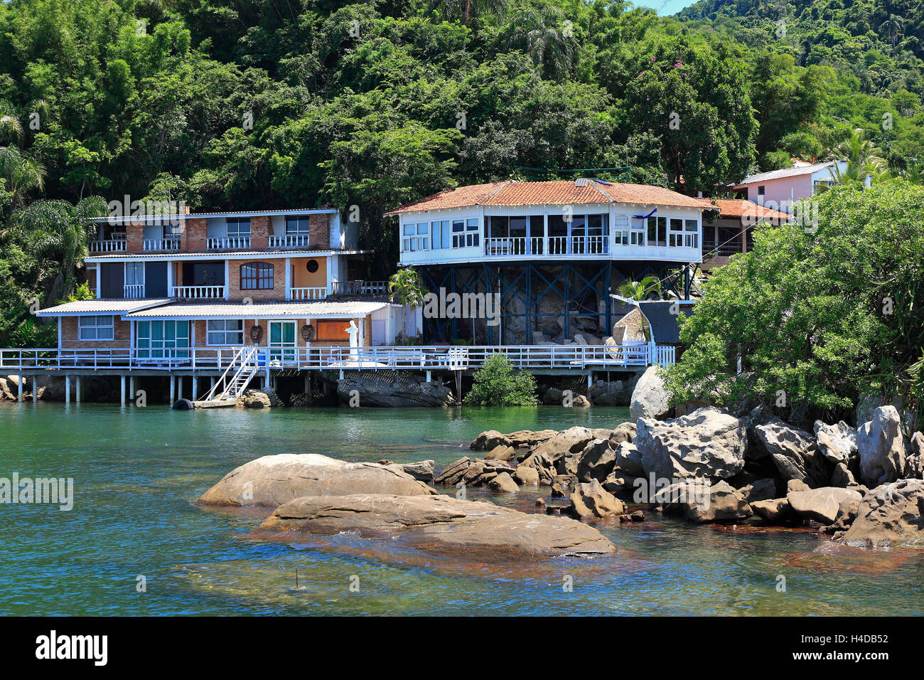 Paysage côtier dans la Lagoa Verde, Costa Verde, état fédéral, Rio de Janeiro, Brésil Banque D'Images