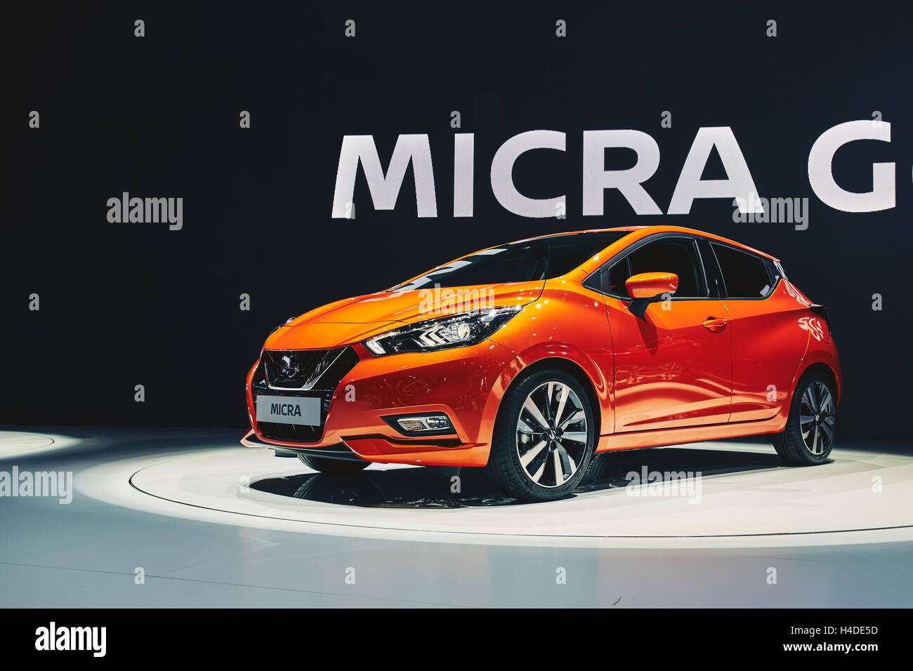 Paris, France - 29 septembre 2016 : Nissan Micra 2017 présentée sur le salon de l'Automobile de Paris à la Porte de Versailles Banque D'Images