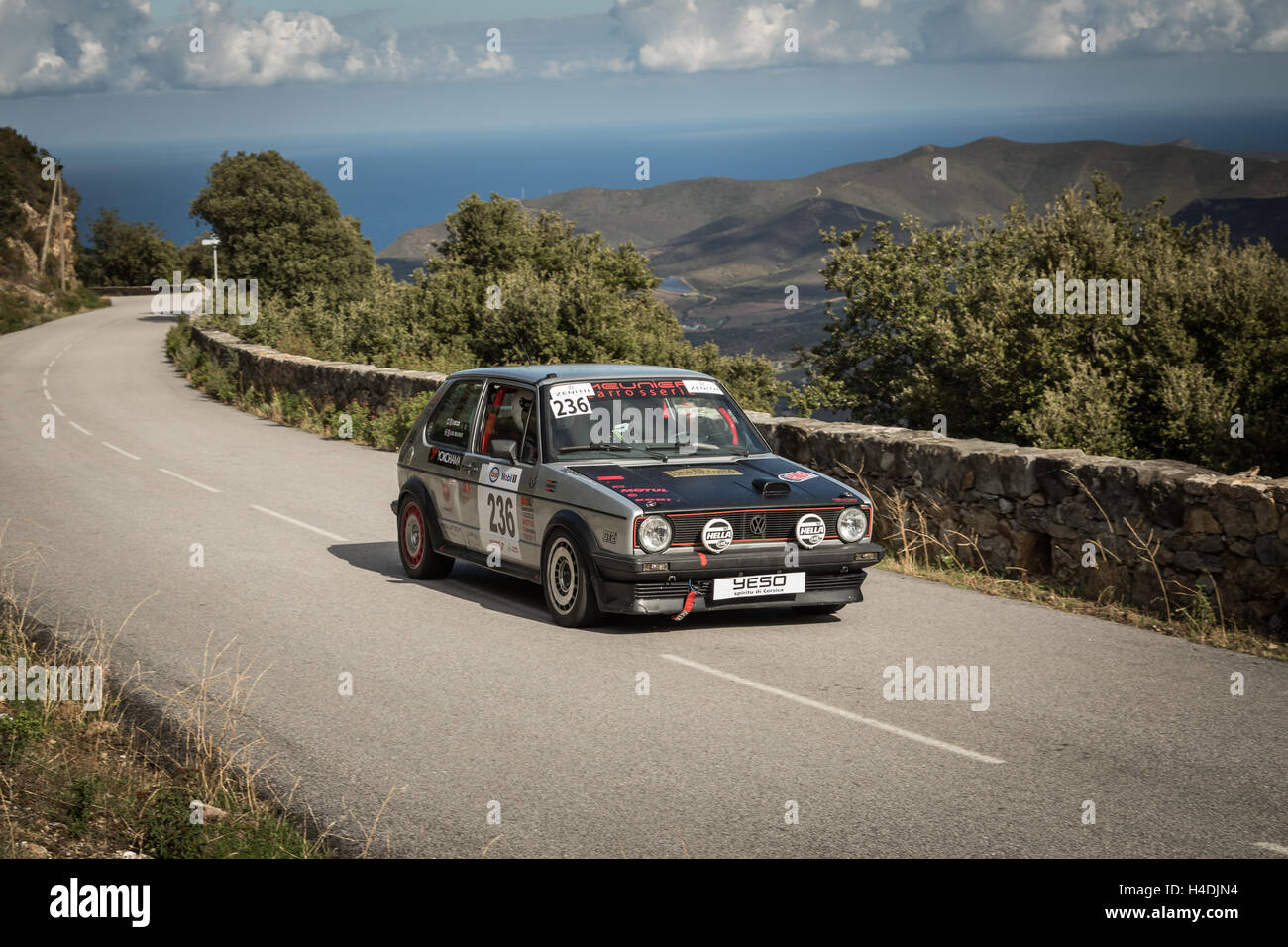 PALASCA, CORSE - 7 octobre 2016. L Meunier & S Bonnefois dans les Volkswagen GTI 2016 au Tour de Corse Historique Banque D'Images