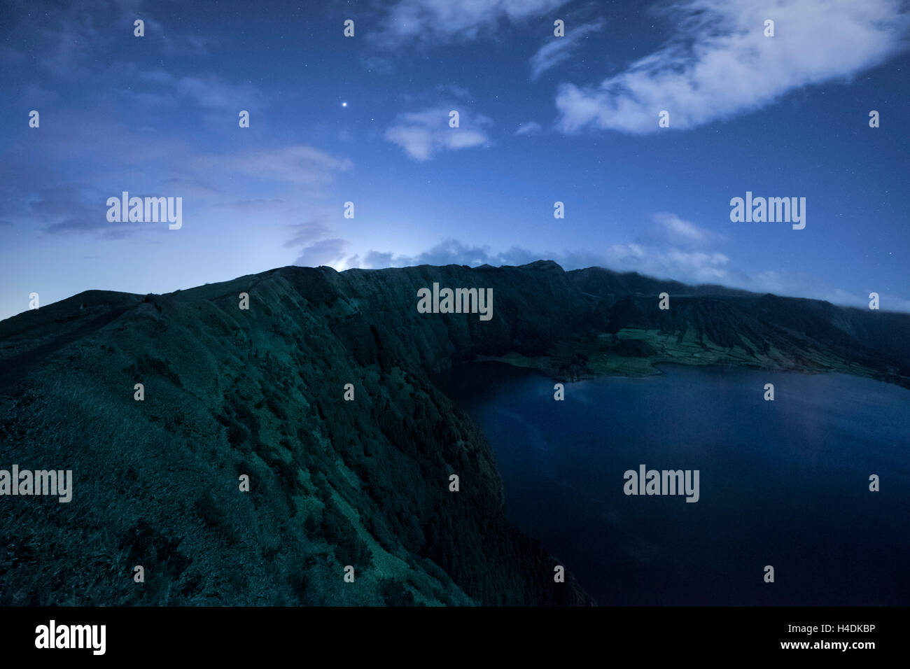 Lagoa Azul sur Sao Miguel dans la nuit, les Açores, Portugal Banque D'Images