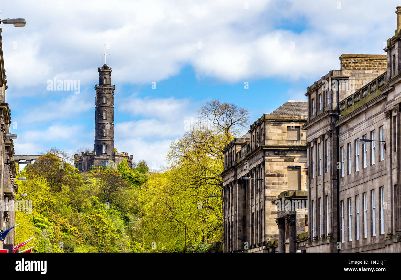 Vue sur le Monument Nelson sur Calton Hill à Édimbourg Banque D'Images