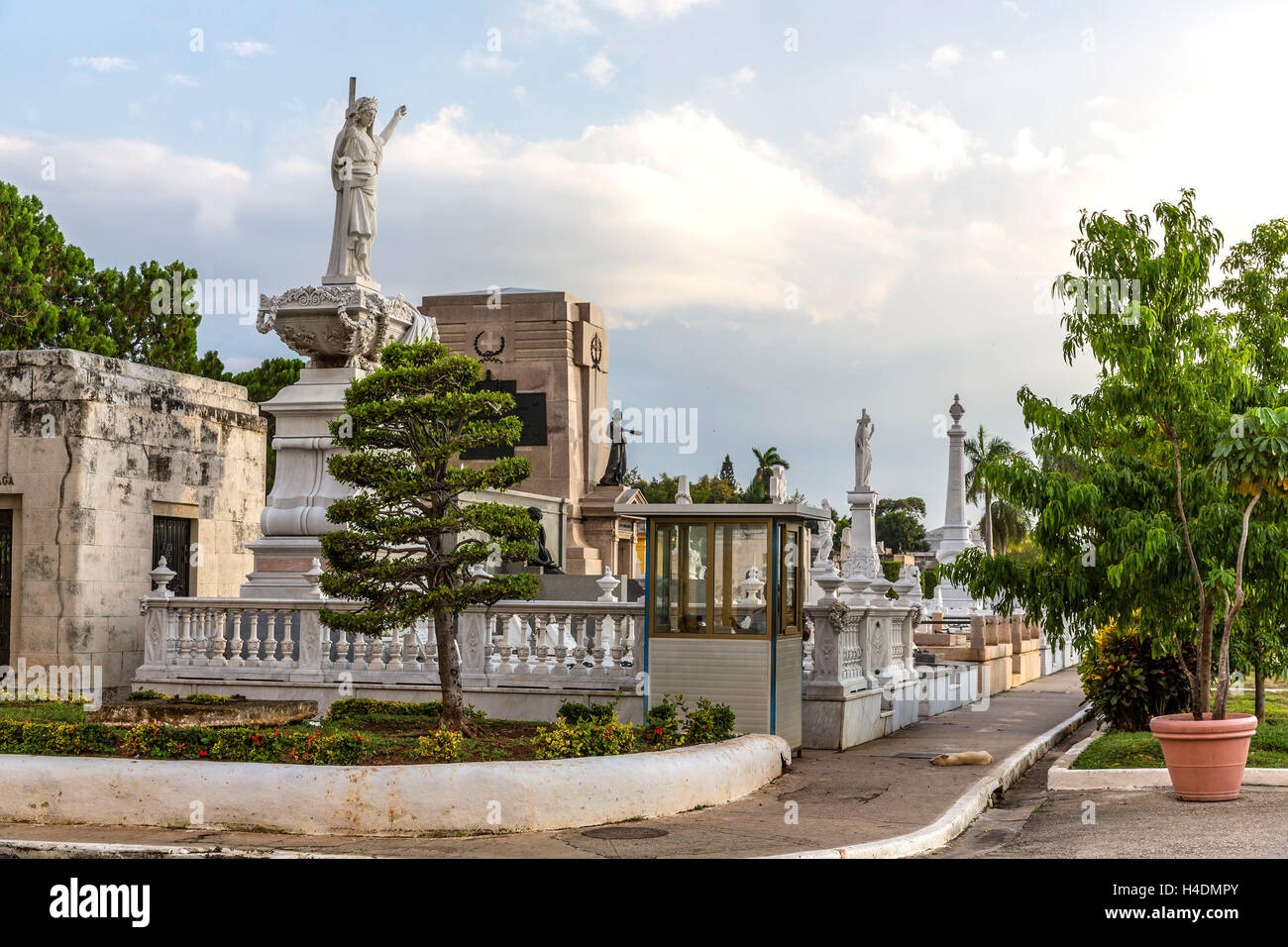 Cimetière, Cementerio Cristobal Colon, La Havane, La Havane, Cuba Vedado Nueva, les Grandes Antilles, dans les Caraïbes, Amérique Centrale, Amérique, Amérique du Nord Banque D'Images