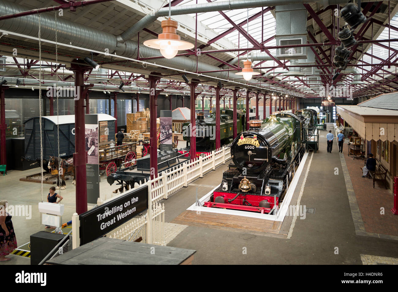 Vue de haut niveau de la réplique de la GWR gare dans Steam Museum London UK Banque D'Images