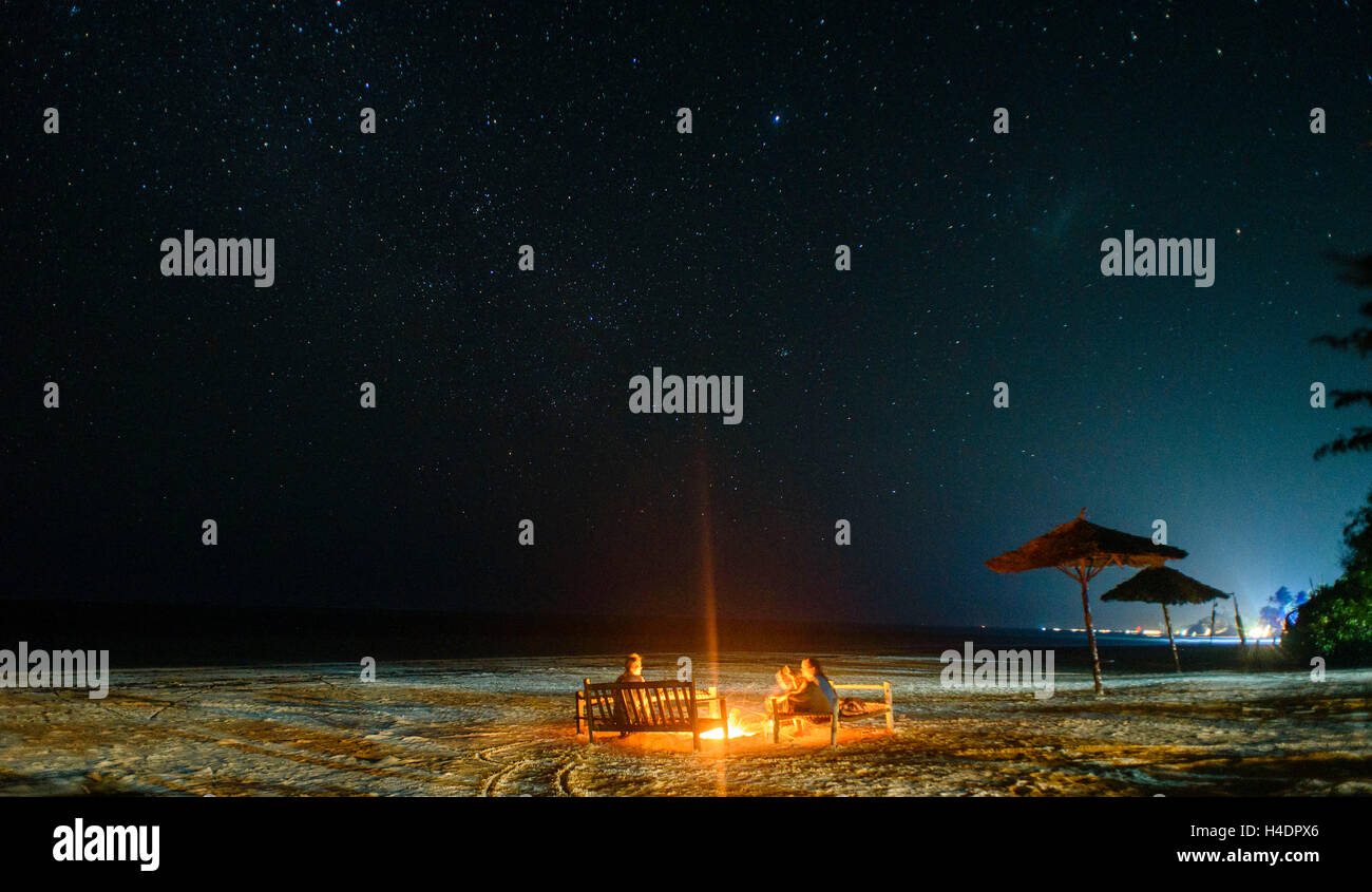 Le soir dans le camp pour d'une plage à Zanzibar Banque D'Images