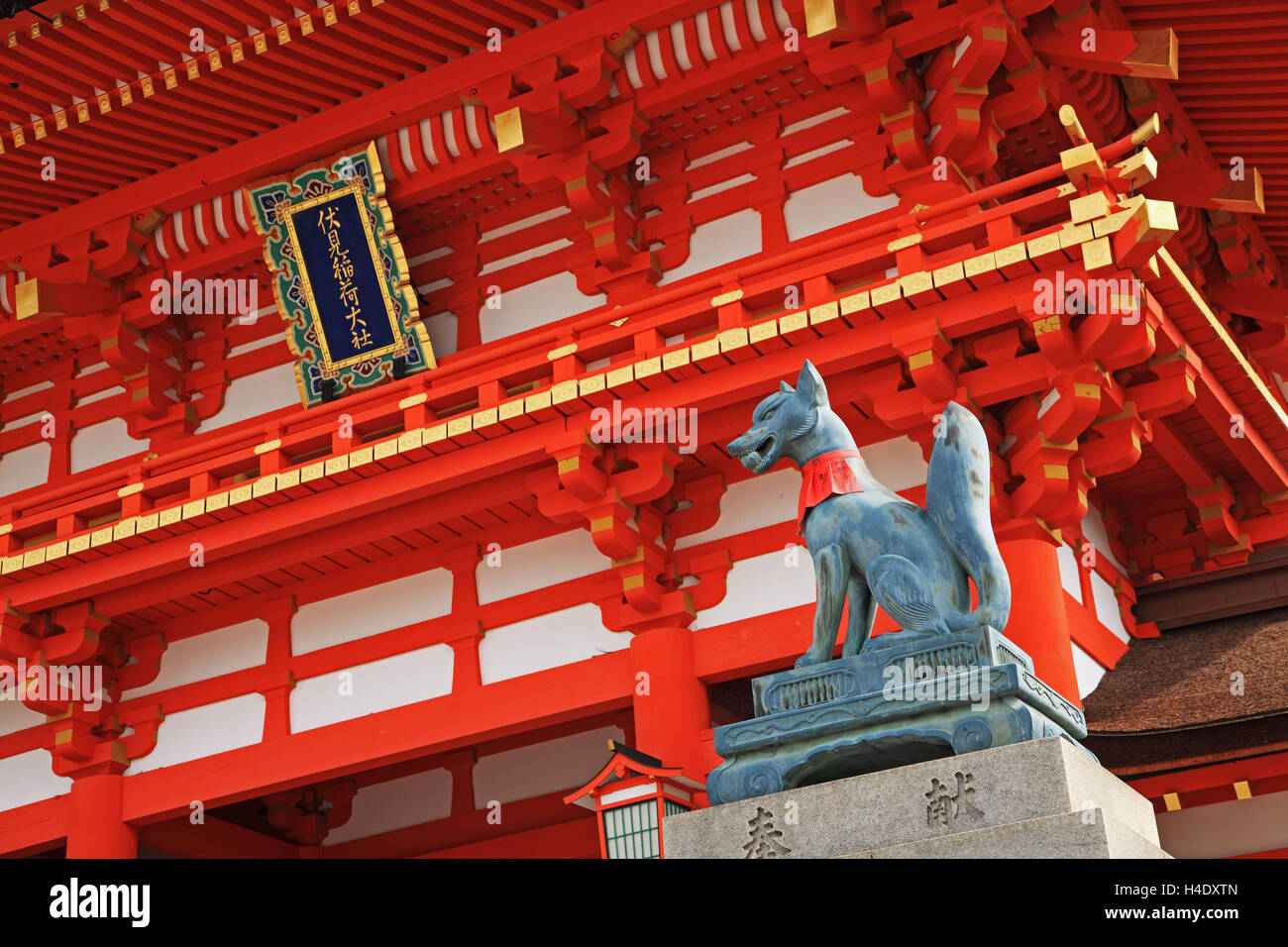 Le Japon, Kyoto, Fushimi Inari-Taisha de culte, la divinité Inari fox terrier Banque D'Images