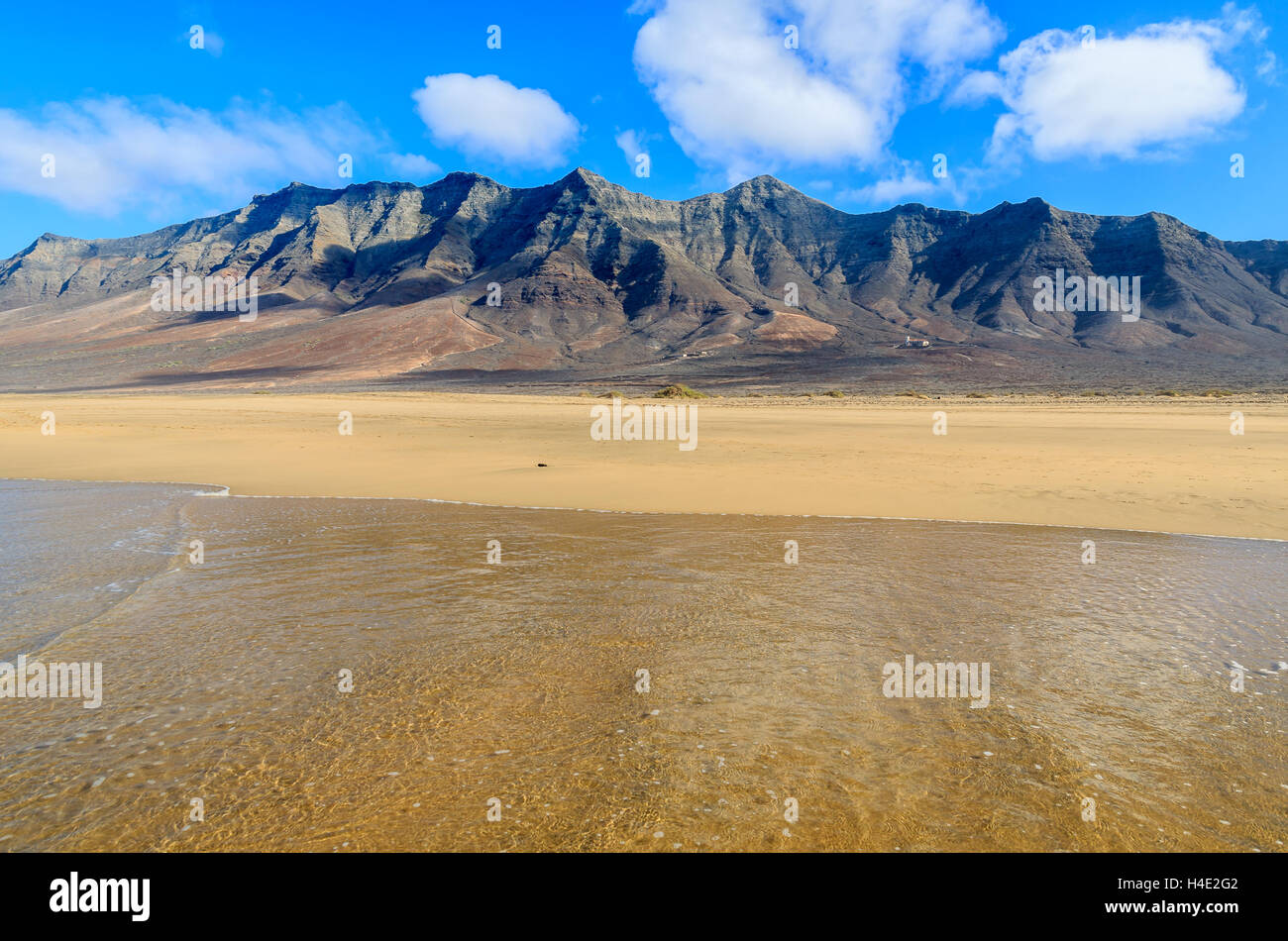 L'eau de mer sur le sable à belle plage de Cofete, Fuerteventura, Îles Canaries, Espagne Banque D'Images