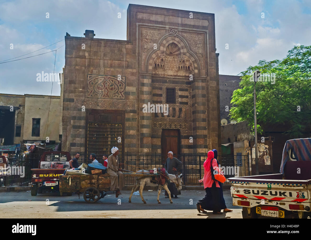 L'extérieur de la porte Bab Zuweila immédiatement gates commence Al Khayama street et le bazar, Le Caire Egypte Banque D'Images