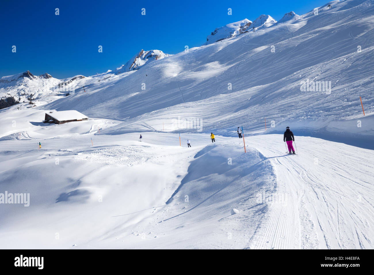 Ski les skieurs sur le haut de la station de ski de Hoch-Ybrig, Suisse Banque D'Images