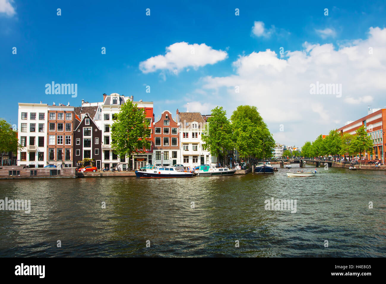 Amsterdam, Pays-Bas - vue sur la ville d'Amsterdam avec canal d'eau Banque D'Images Amsterdam, Pays-Bas - vue sur la ville d'Amsterdam avec canal d'eau Banque D'Images