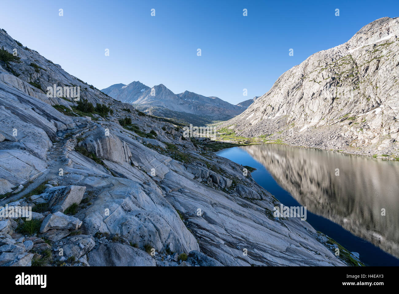 Lac de l'évolution à l'aube, John Muir Trail, la Sierra Nevada, en Californie, États-Unis d'Amérique, Amérique du Nord Banque D'Images Lac de l'évolution à l'aube, John Muir Trail, la Sierra Nevada, en Californie, États-Unis d'Amérique, Amérique du Nord Banque D'Images