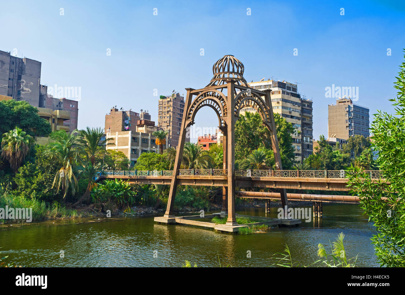 La passerelle en bois, relie les quartiers de El Roda Island avec la Corniche du Nil, Le Caire, Égypte. Banque D'Images