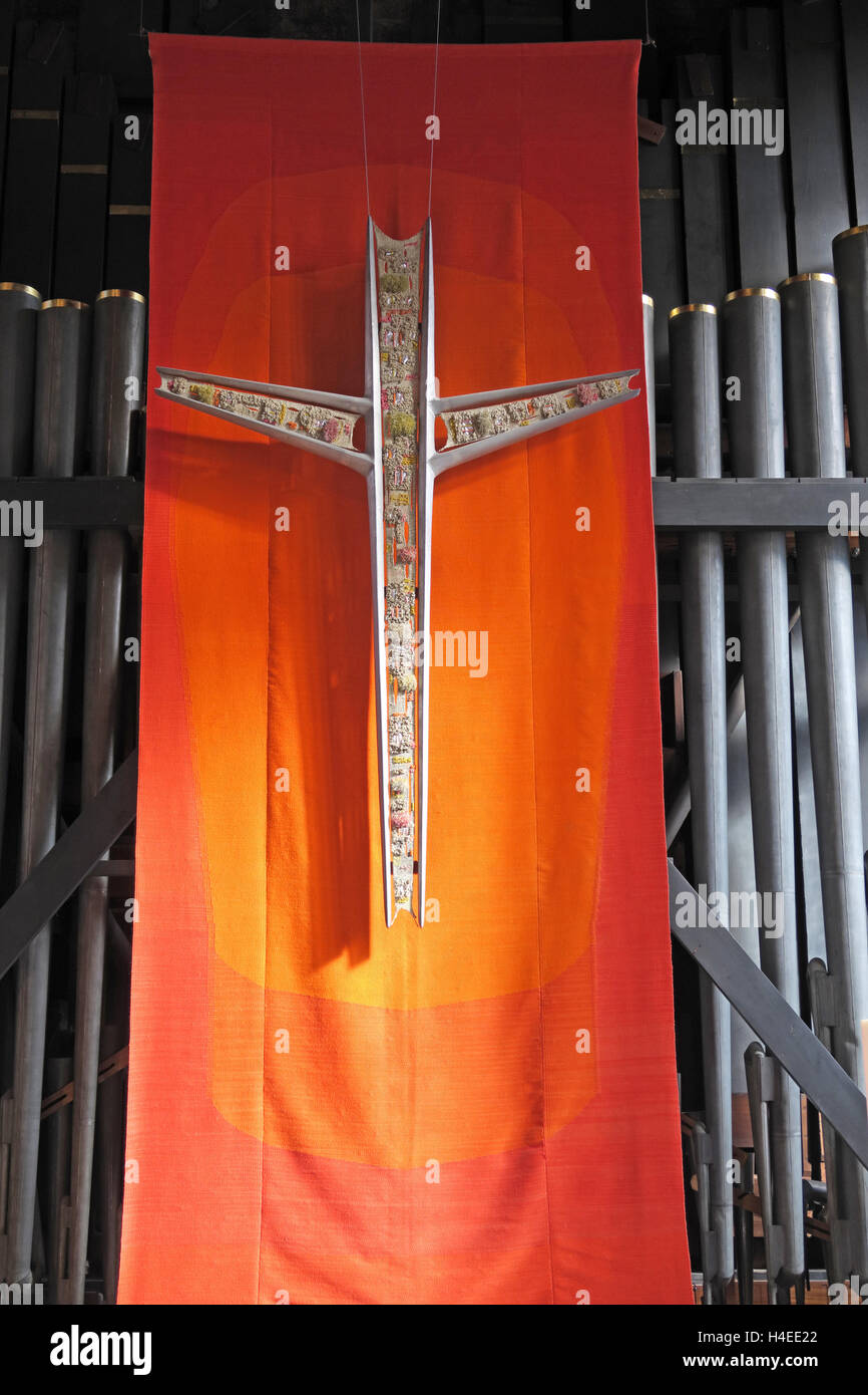 Crucifix et tuyaux d'orgue, la cathédrale de Manchester, Angleterre, Royaume-Uni Banque D'Images