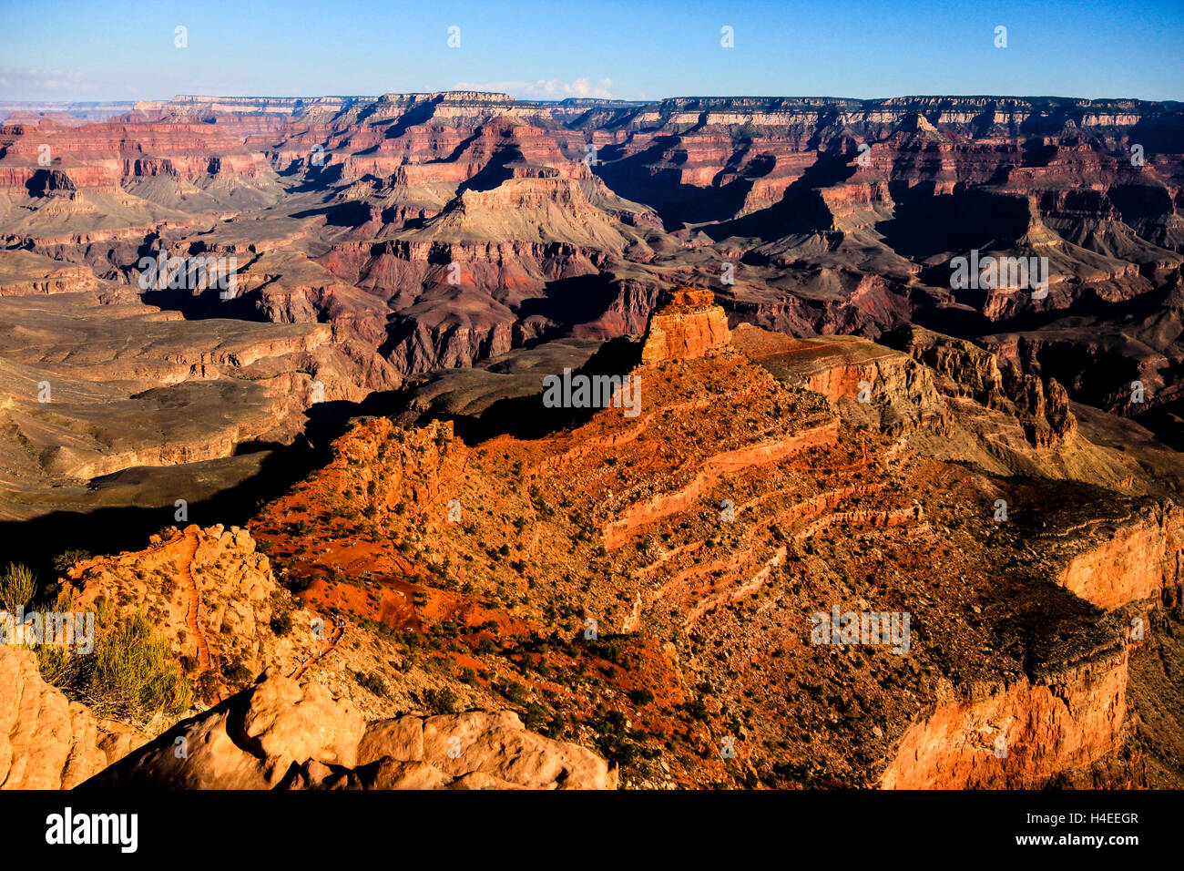 Falaises éclatantes et vallées du Parc National du Grand Canyon - attraction un créneau touristique Banque D'Images