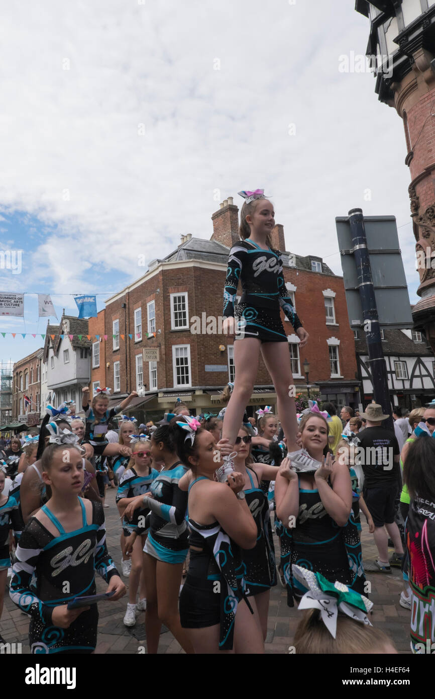 Cortège de carnaval dans le Westgate Street, Gloucester Banque D'Images