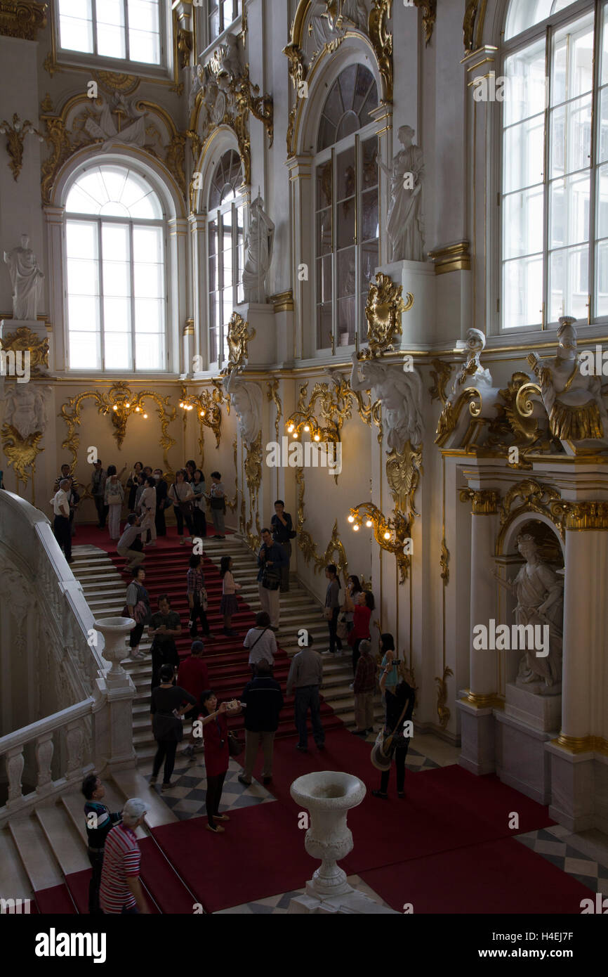 La grandeur Baroque de l'État (ou la Jordanie) fait un superbe escalier d'entrée du Musée de l'Ermitage à Saint-Pétersbourg, Banque D'Images