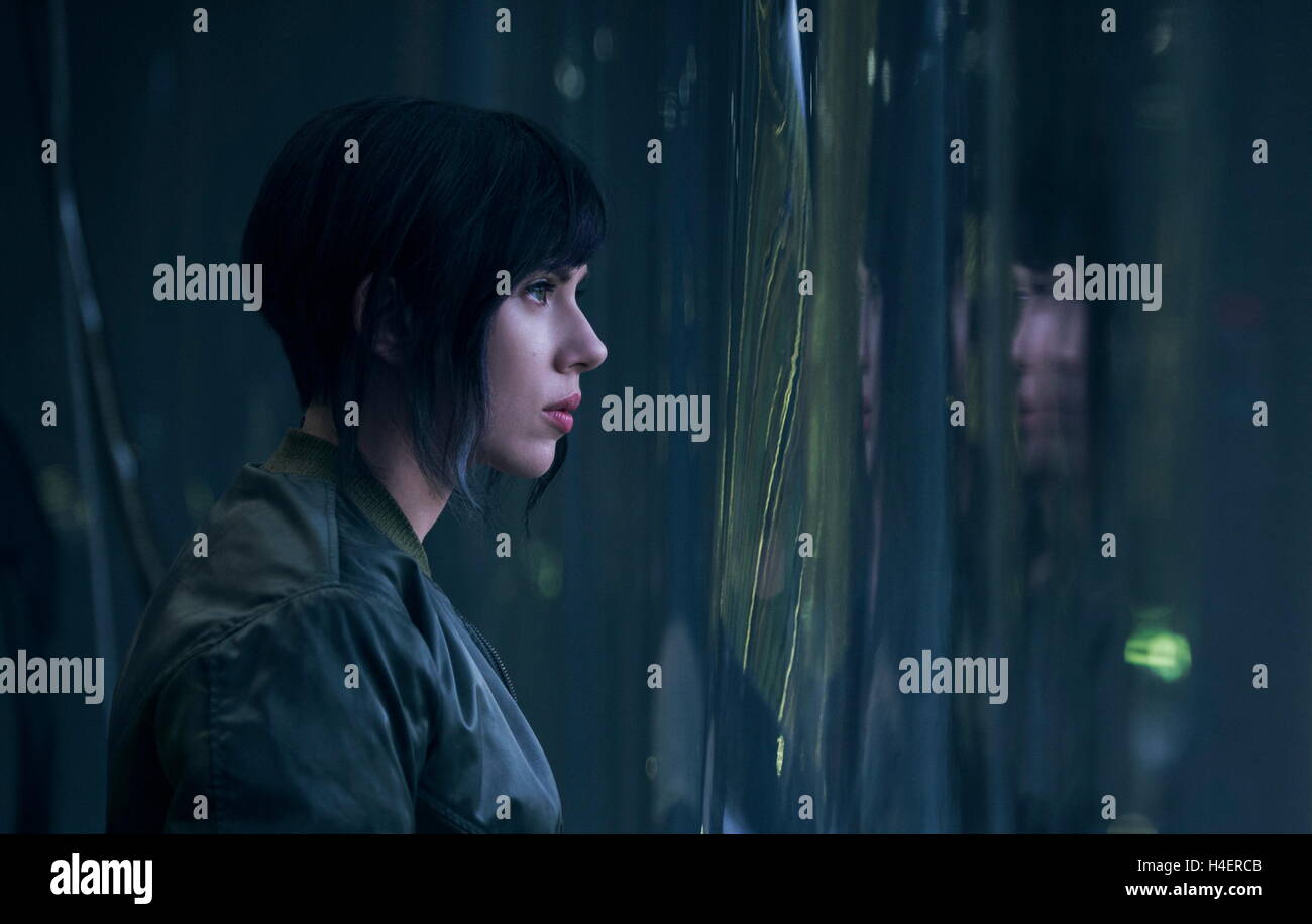 DATE DE SORTIE : Mars 31, 2017 Title : Ghost in the Shell Studio : Paramount Pictures Réalisateur : Rupert Sanders PLOT : un cyborg policewoman tente de faire tomber un infâme pirate informatique avec : Scarlett Johansson comme principale (Crédit : c Paramount Pictures/images/) Banque D'Images