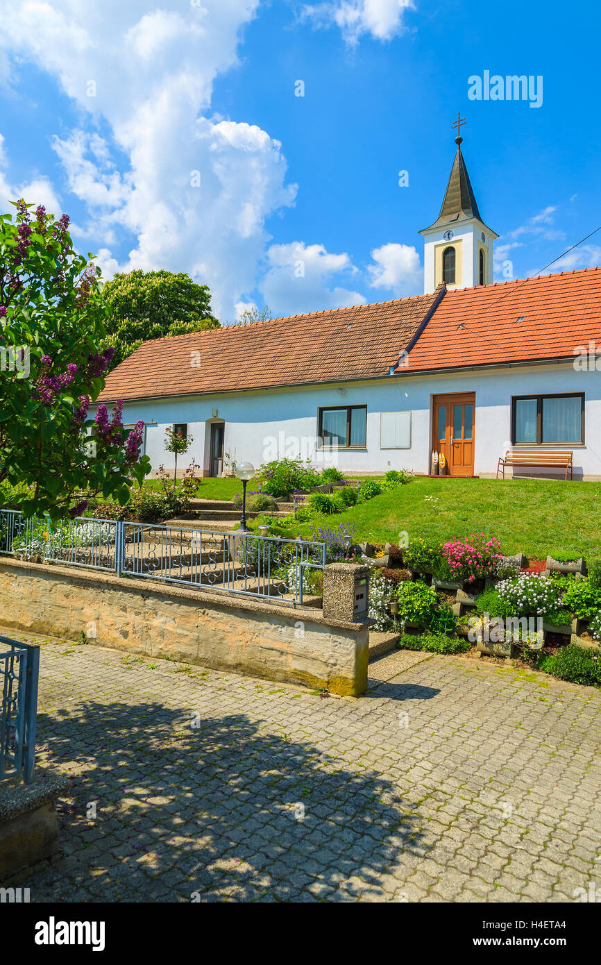 Belle église au printemps dans un village, Burgenand, dans le sud de l'Autriche Banque D'Images