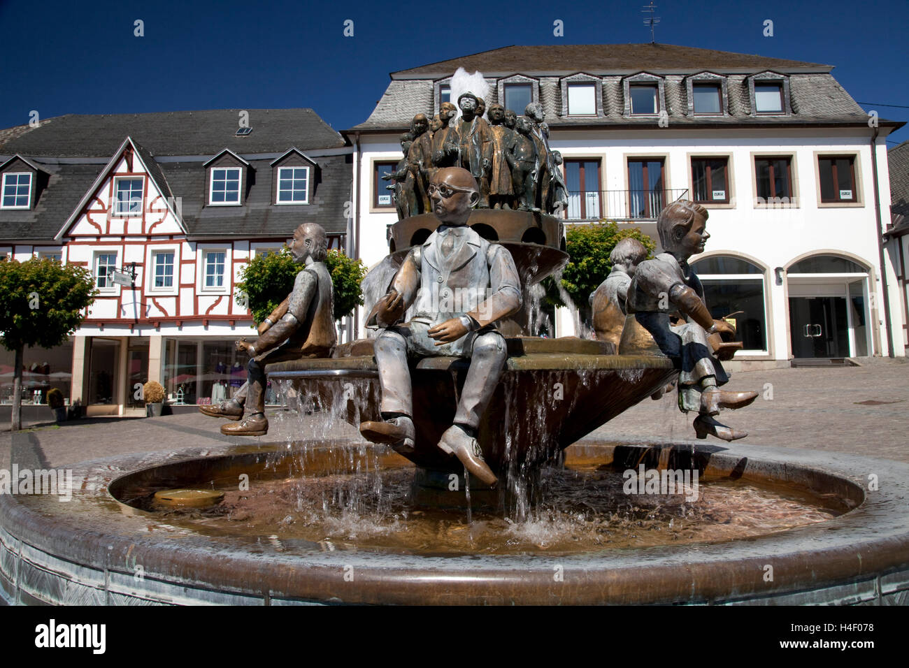 Fontaine sur la place du marché, Linz am Rhein, Rhénanie, Rhénanie-Palatinat Banque D'Images