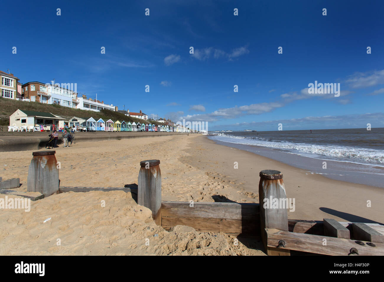 Ville de Southwold, en Angleterre. Vue pittoresque de plage en bois épis à plage de Southwold. Banque D'Images
