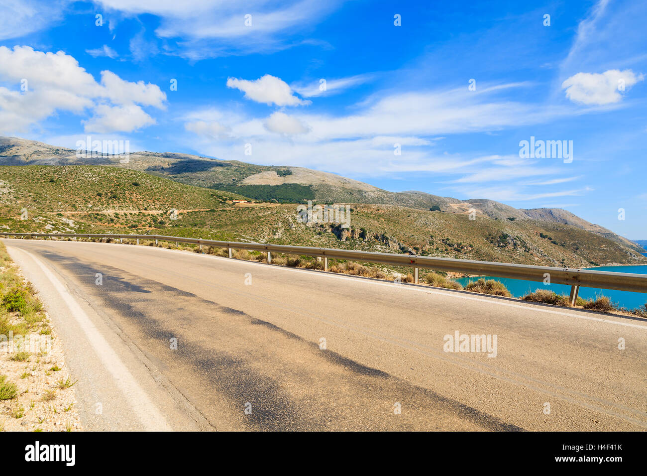 Route côtière panoramique dans paysage de montagnes de l'île de Céphalonie, Grèce Banque D'Images