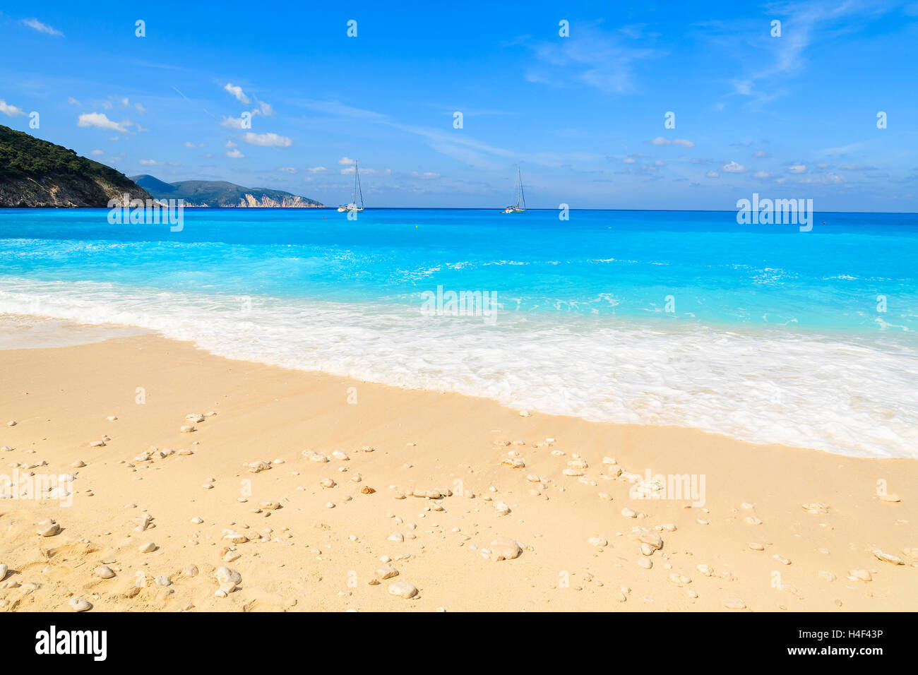 Pierres de sable sur la plage de Myrtos paradis, l'île de Céphalonie, Grèce Banque D'Images